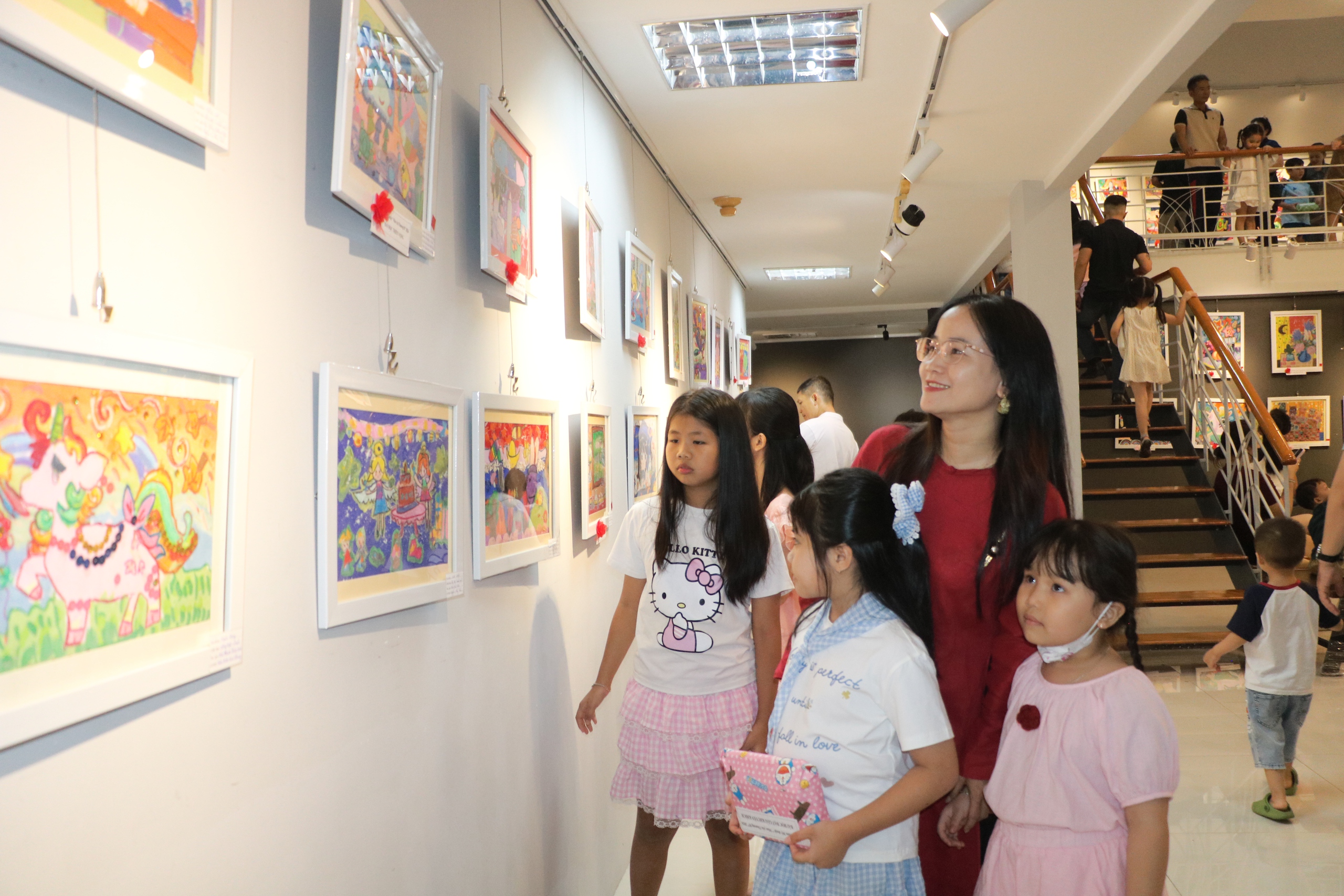 Triển l&atilde;m Mỹ thuật thiếu nhi "M&agrave;u y&ecirc;u thương 03" - Ảnh 28.
