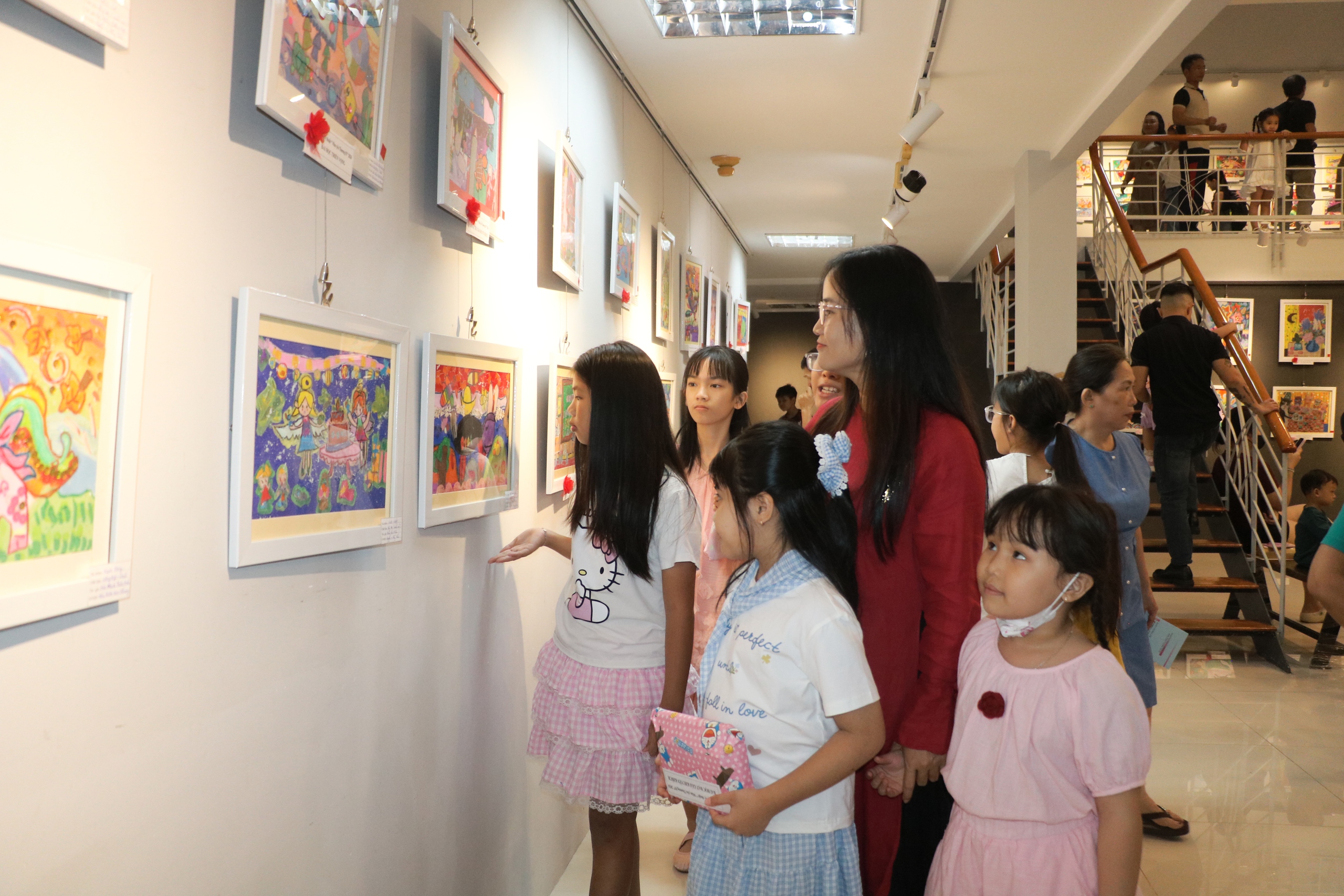 Triển l&atilde;m Mỹ thuật thiếu nhi "M&agrave;u y&ecirc;u thương 03" - Ảnh 29.