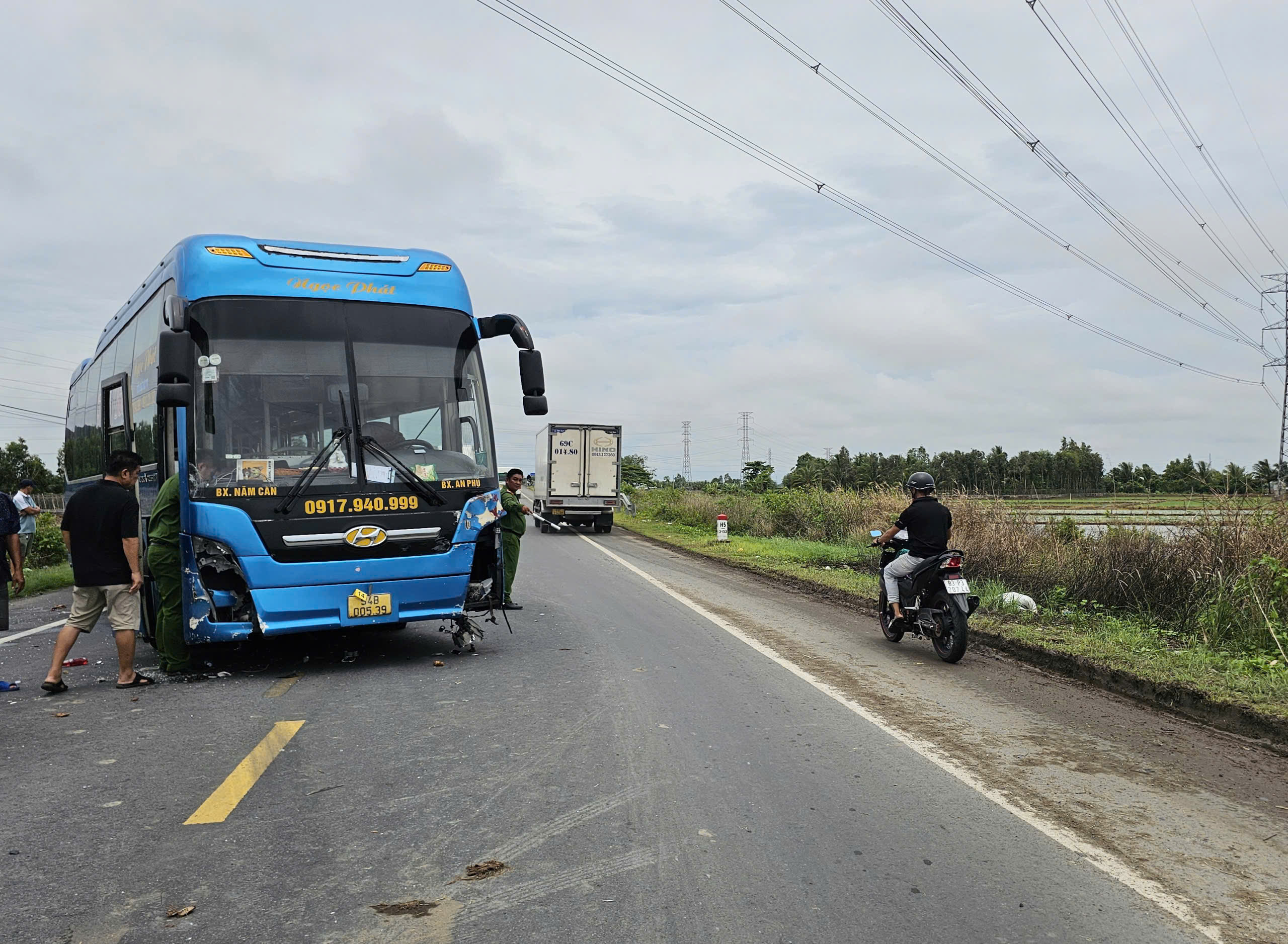 Cần Thơ: Tai nạn giao th&ocirc;ng nghi&ecirc;m trọng khiến 2 người tử vong , c&oacute; thai phụ - Ảnh 1.