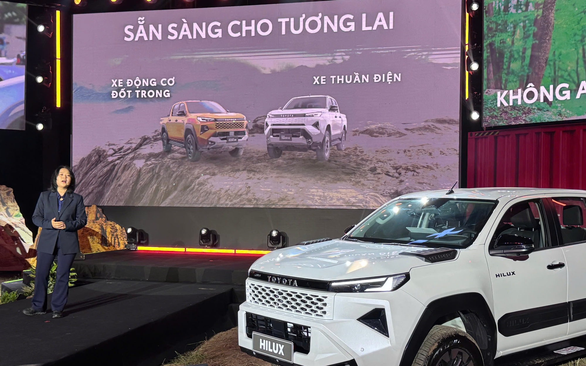 Tồn kho ô tô tăng cao, vắng bóng mẫu mới