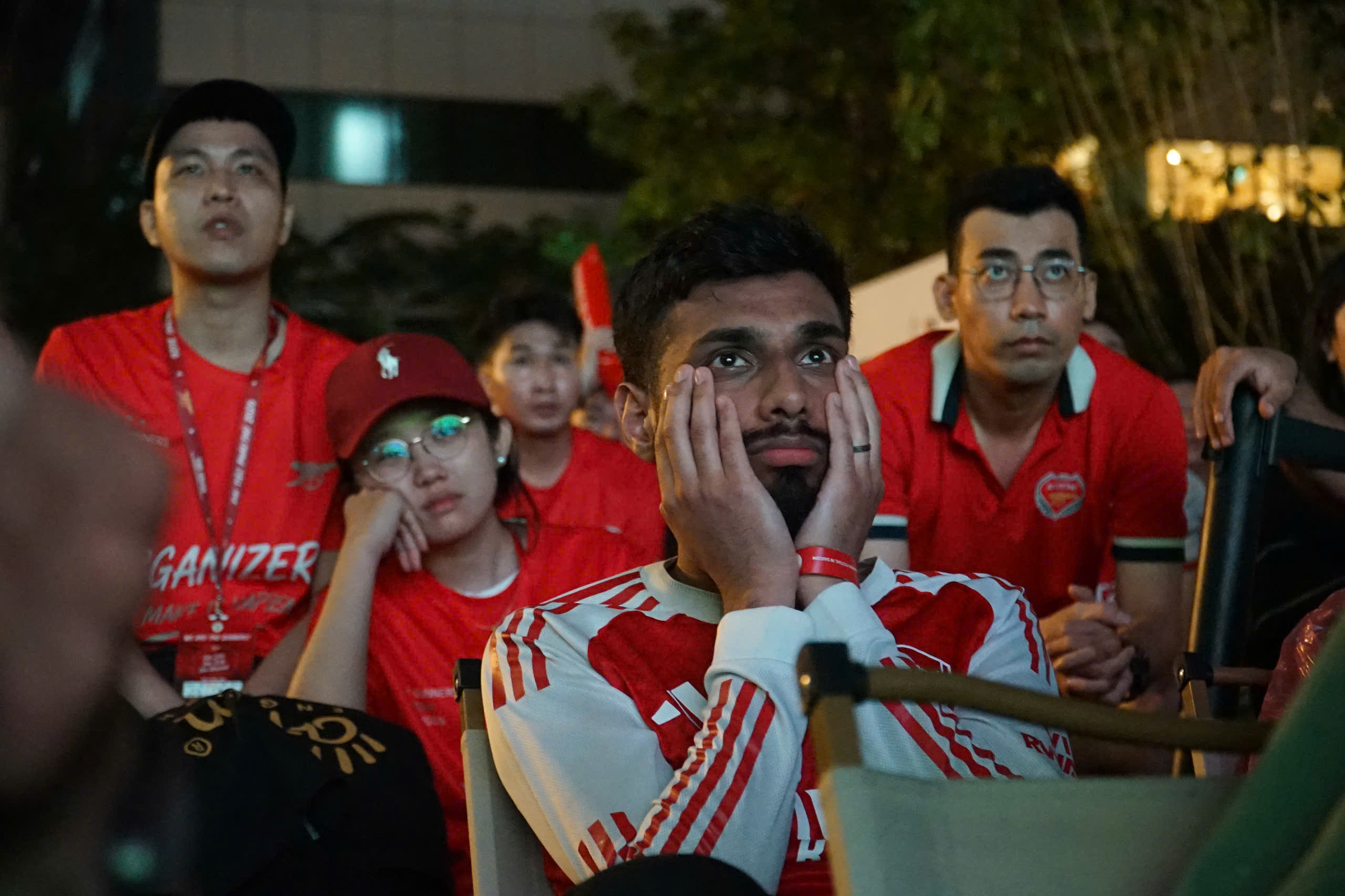 Diễn vi&ecirc;n Phương Nam "mưa đỏ" thất thần khi Arsenal thua ngược - Ảnh 6.