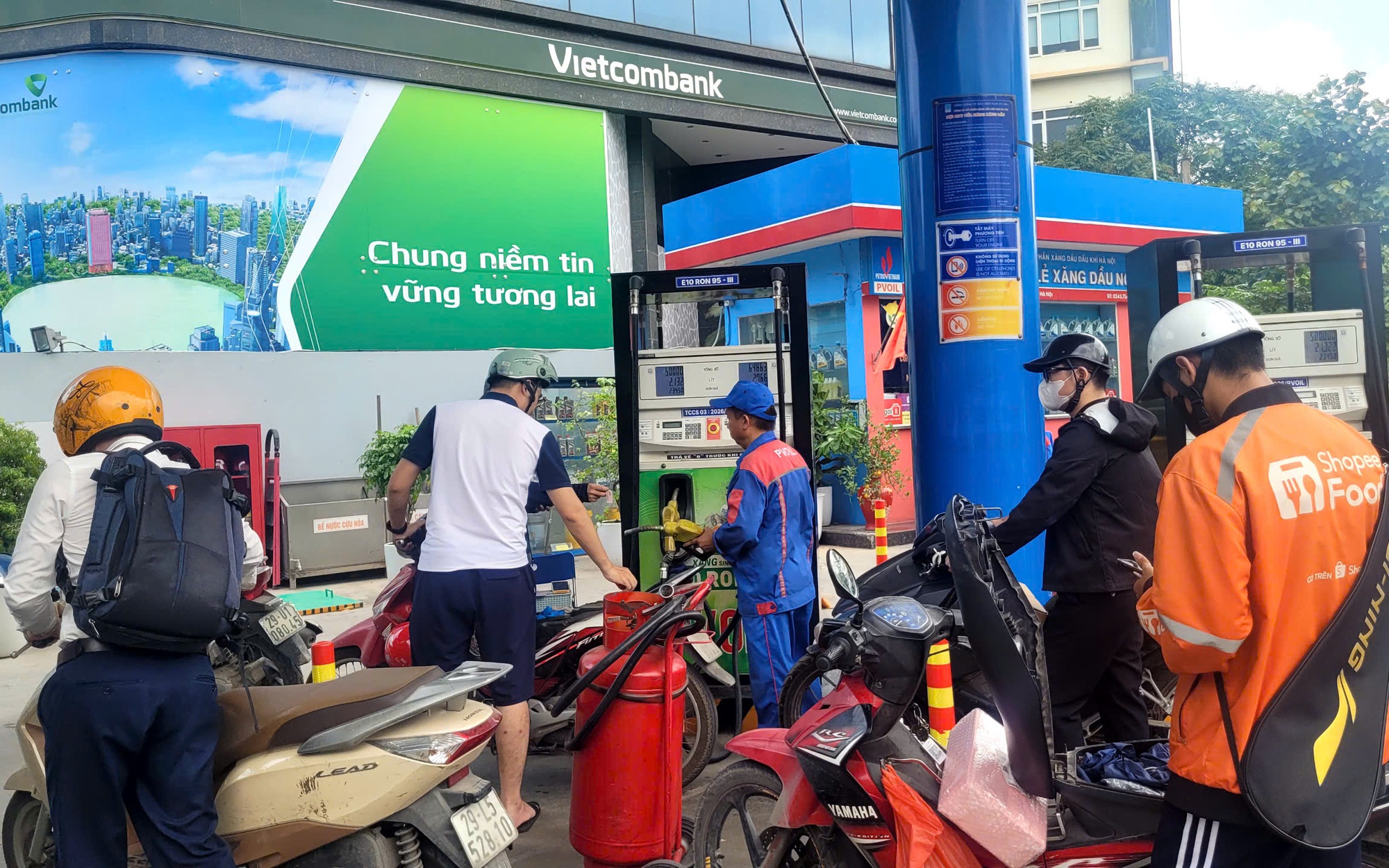 Chính thức bán xăng E10 toàn quốc