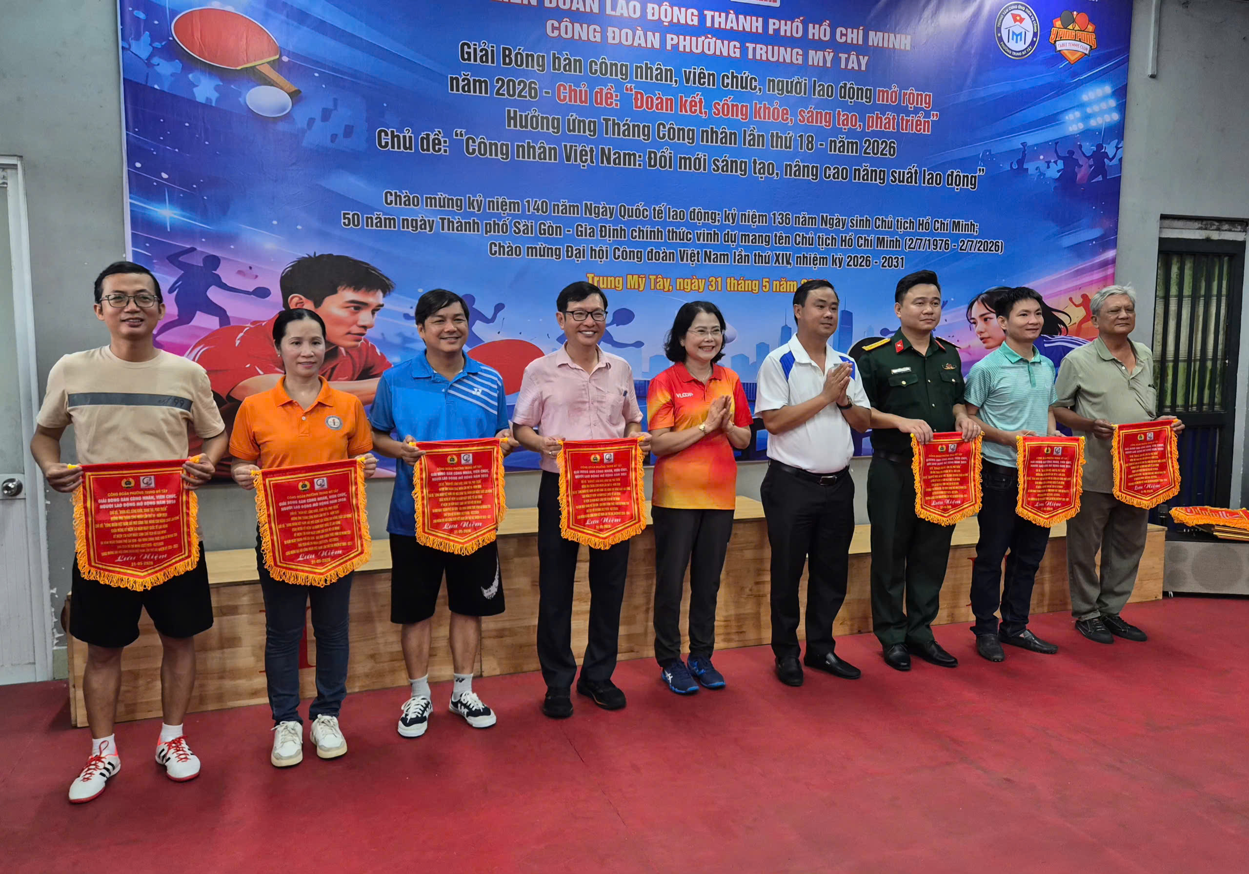 S&ocirc;i nổi giải b&oacute;ng b&agrave;n CNVC-LĐ phường Trung Mỹ T&acirc;y - Ảnh 5.