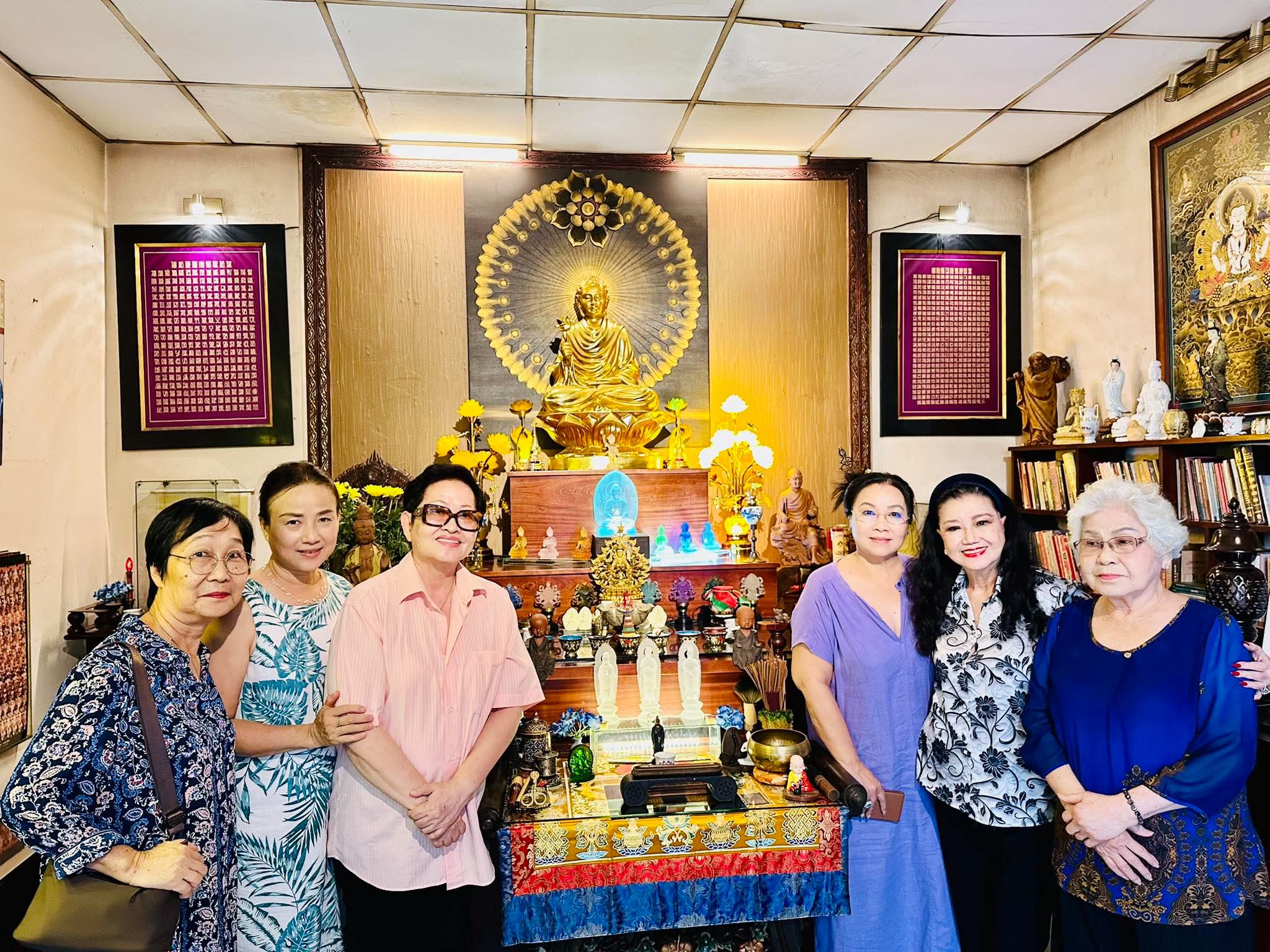 Kỳ nữ Kim Cương hội ngộ với bạn nghề, gom nhặt k&yacute; ức s&agrave;n diễn - Ảnh 3.