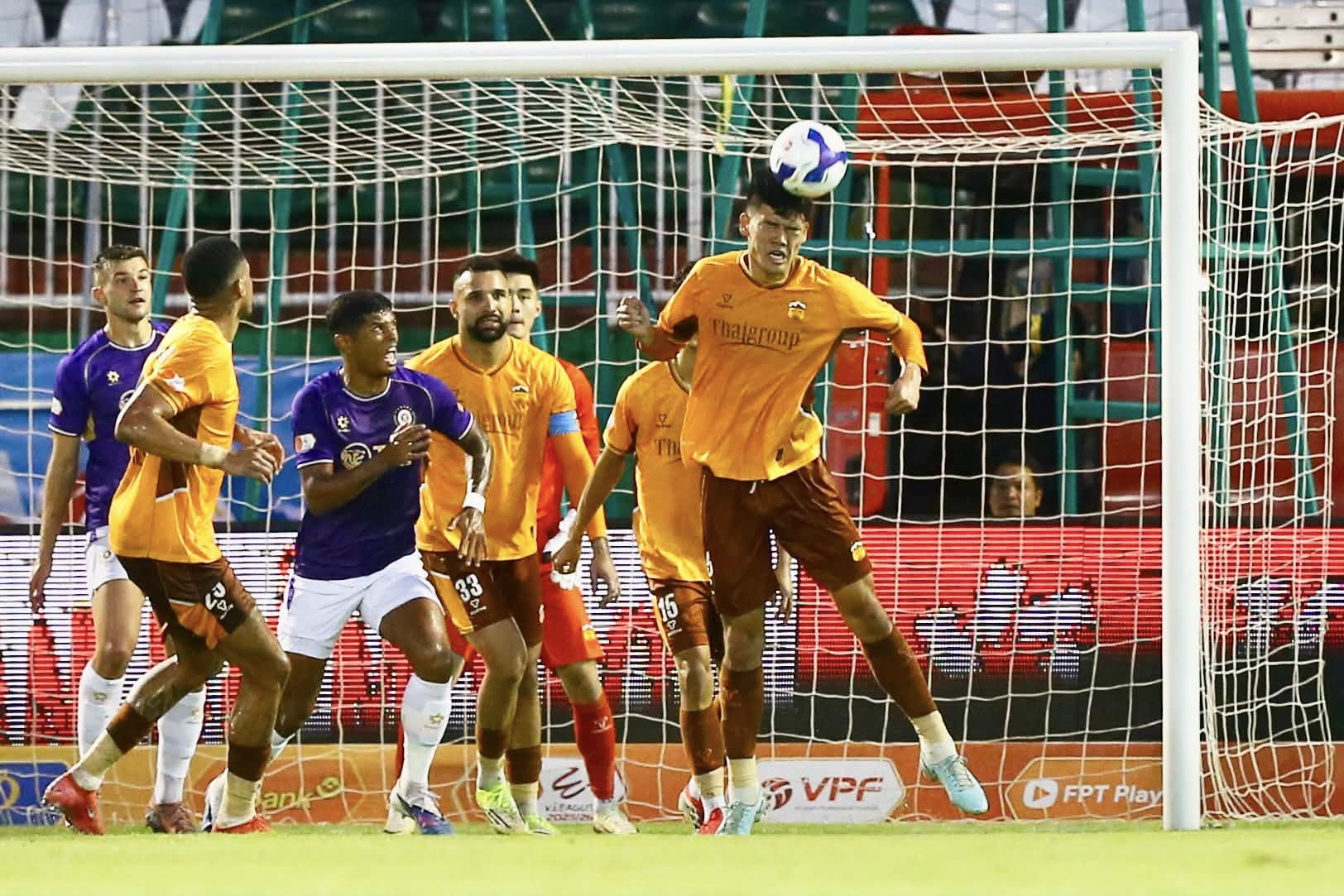HAGL ch&iacute;nh thức trụ hạng sau trận thắng thuyết phục H&agrave; Nội FC - Ảnh 9.