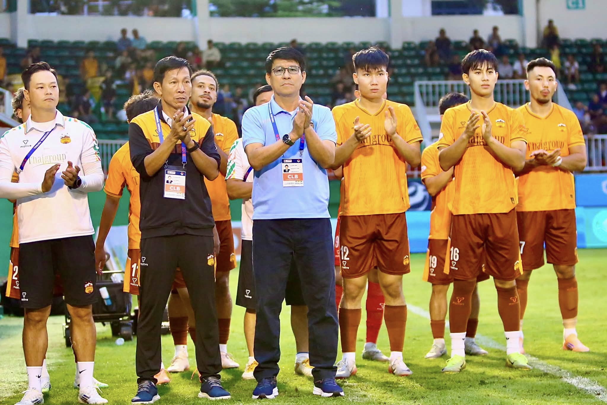 HAGL ch&iacute;nh thức trụ hạng sau trận thắng thuyết phục H&agrave; Nội FC - Ảnh 1.