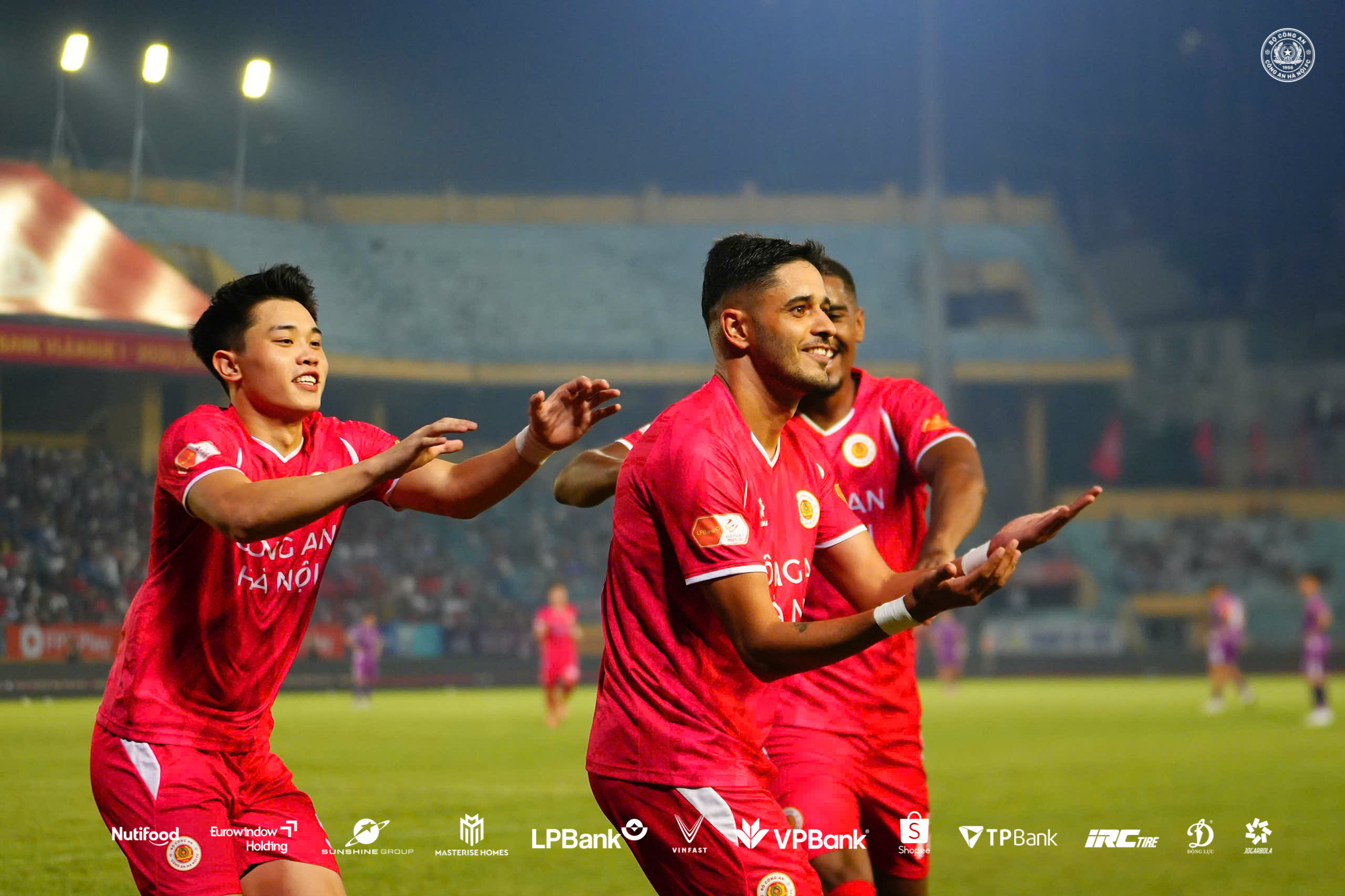 CLB Công an Hà Nội thắng thuyết phục Becamex TP HCM, đăng quang V-League hoành tráng - Ảnh 4.