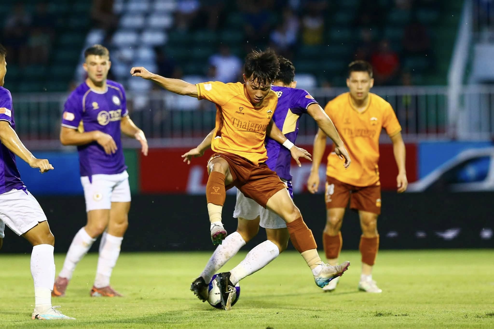 HAGL ch&iacute;nh thức trụ hạng sau trận thắng thuyết phục H&agrave; Nội FC - Ảnh 3.