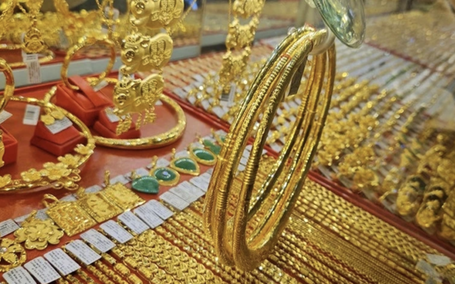 Nhân viên môi giới mua bán vàng lừa hơn 21 tỉ đồng