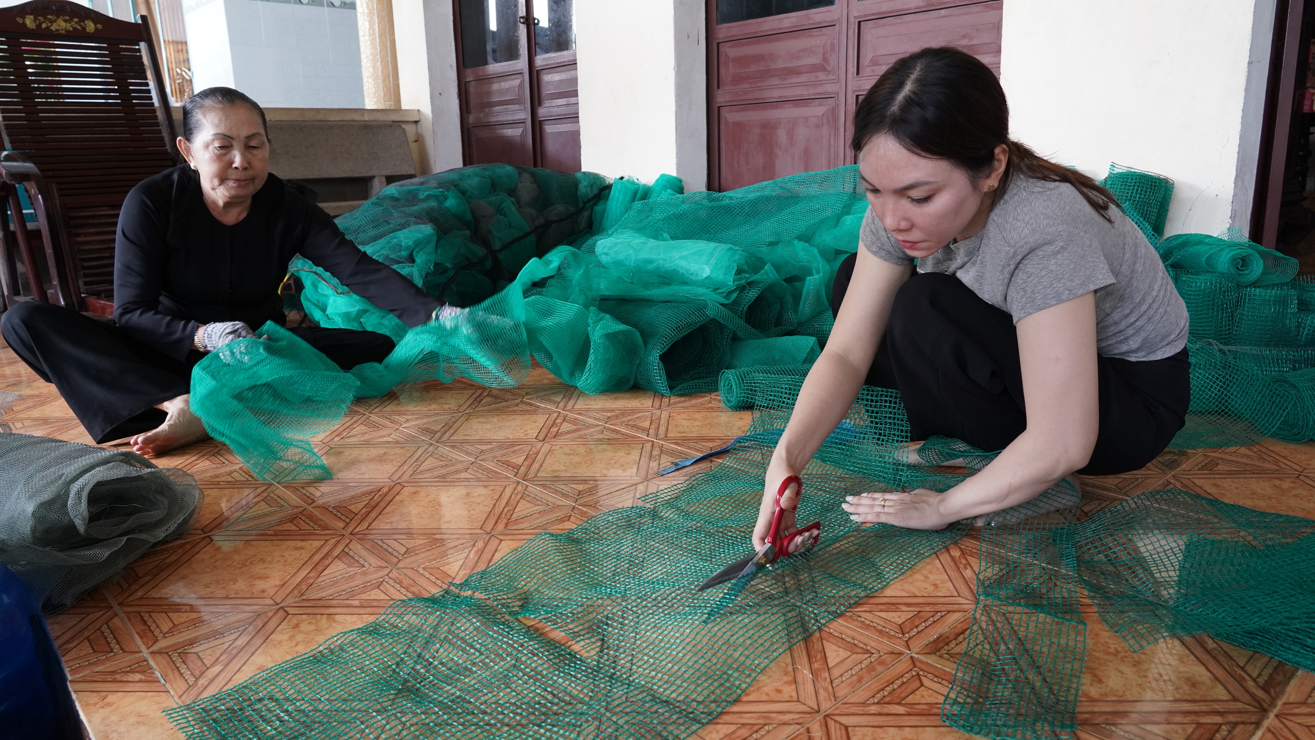 Những túi lưới mang thông điệp xanh - Ảnh 3.