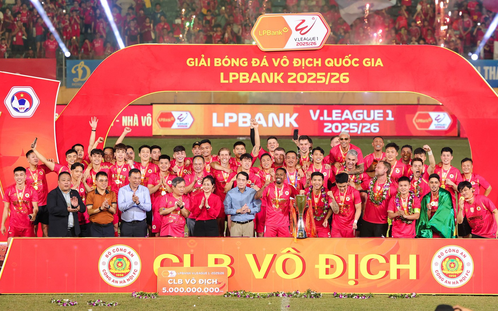 CLB Công an Hà Nội thắng thuyết phục Becamex TP HCM, đăng quang V-League hoành tráng