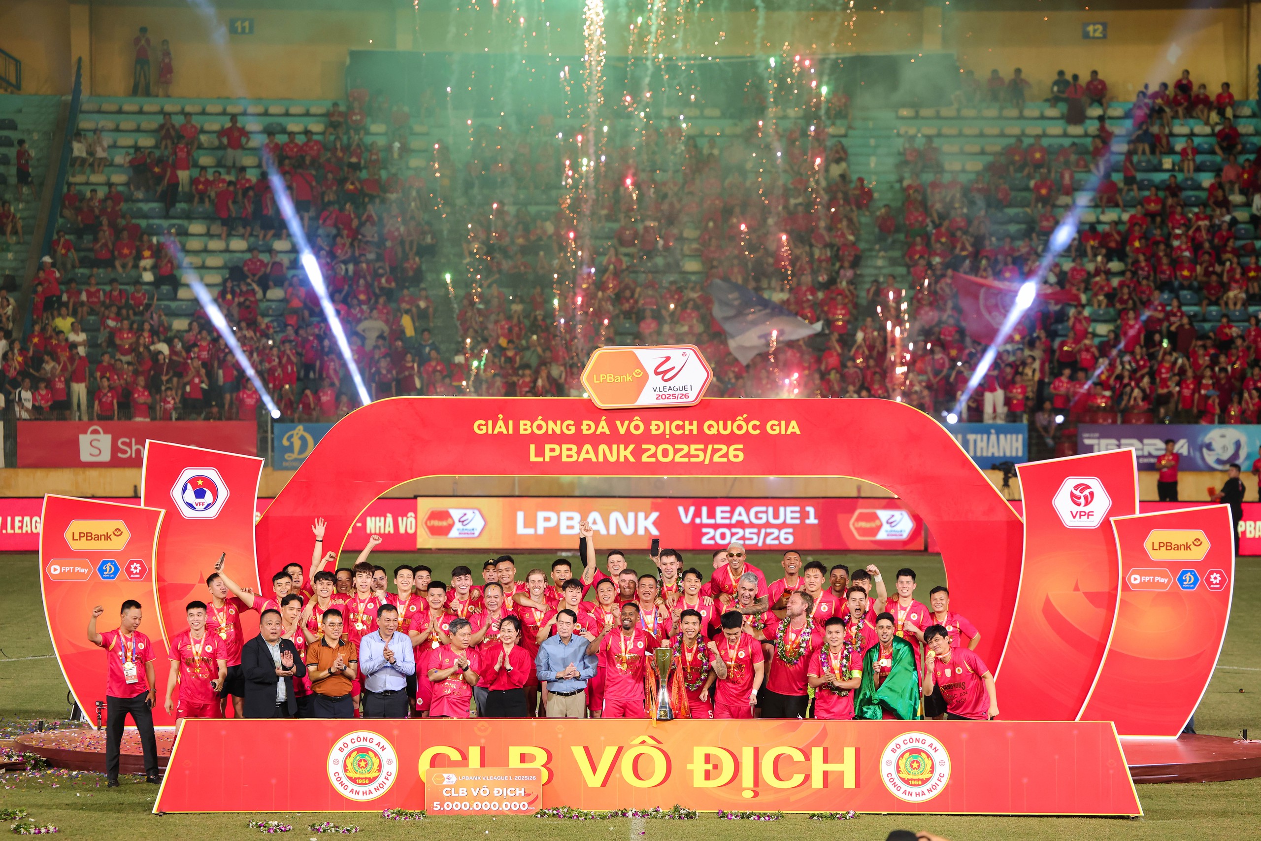 CLB Công an Hà Nội thắng thuyết phục Becamex TP HCM, đăng quang V-League hoành tráng - Ảnh 6.