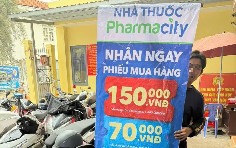 Công an TPHCM quét quảng cáo bẩn: Thêm nhiều người bị xử lý