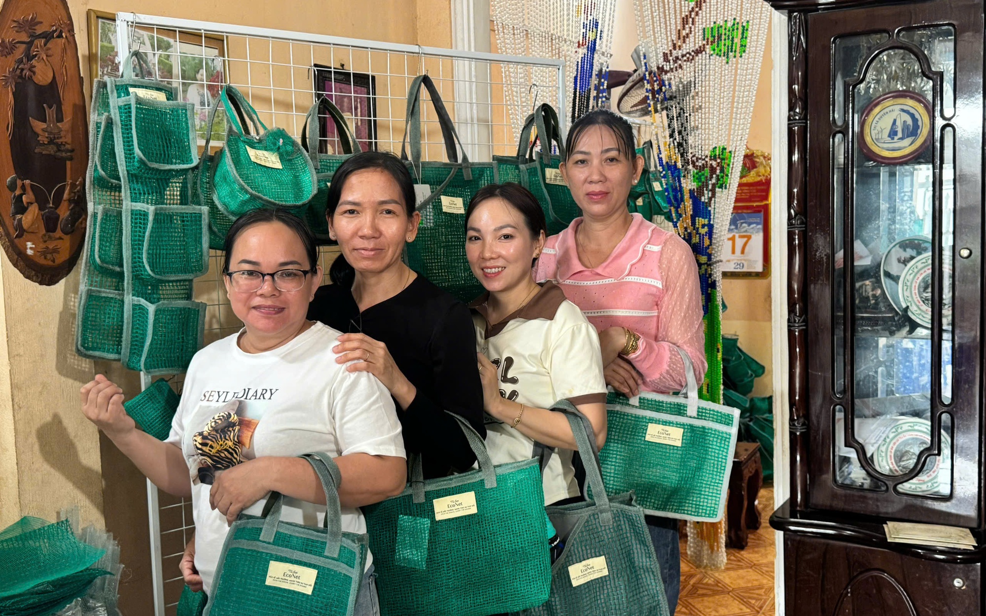 Những túi lưới mang thông điệp xanh