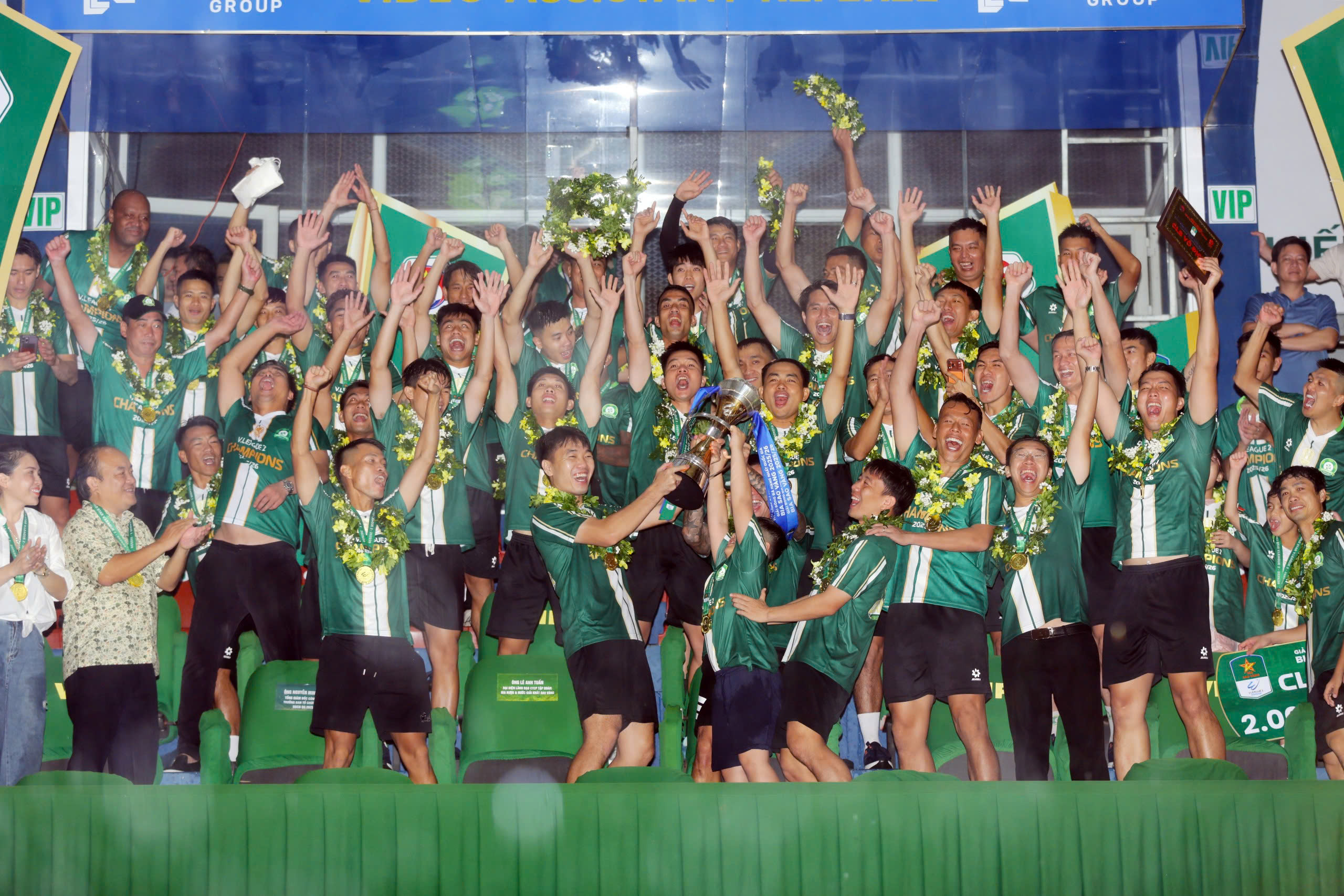 Nguyễn Việt Thắng v&agrave; hai tấm v&eacute; V-League  - Ảnh 4.