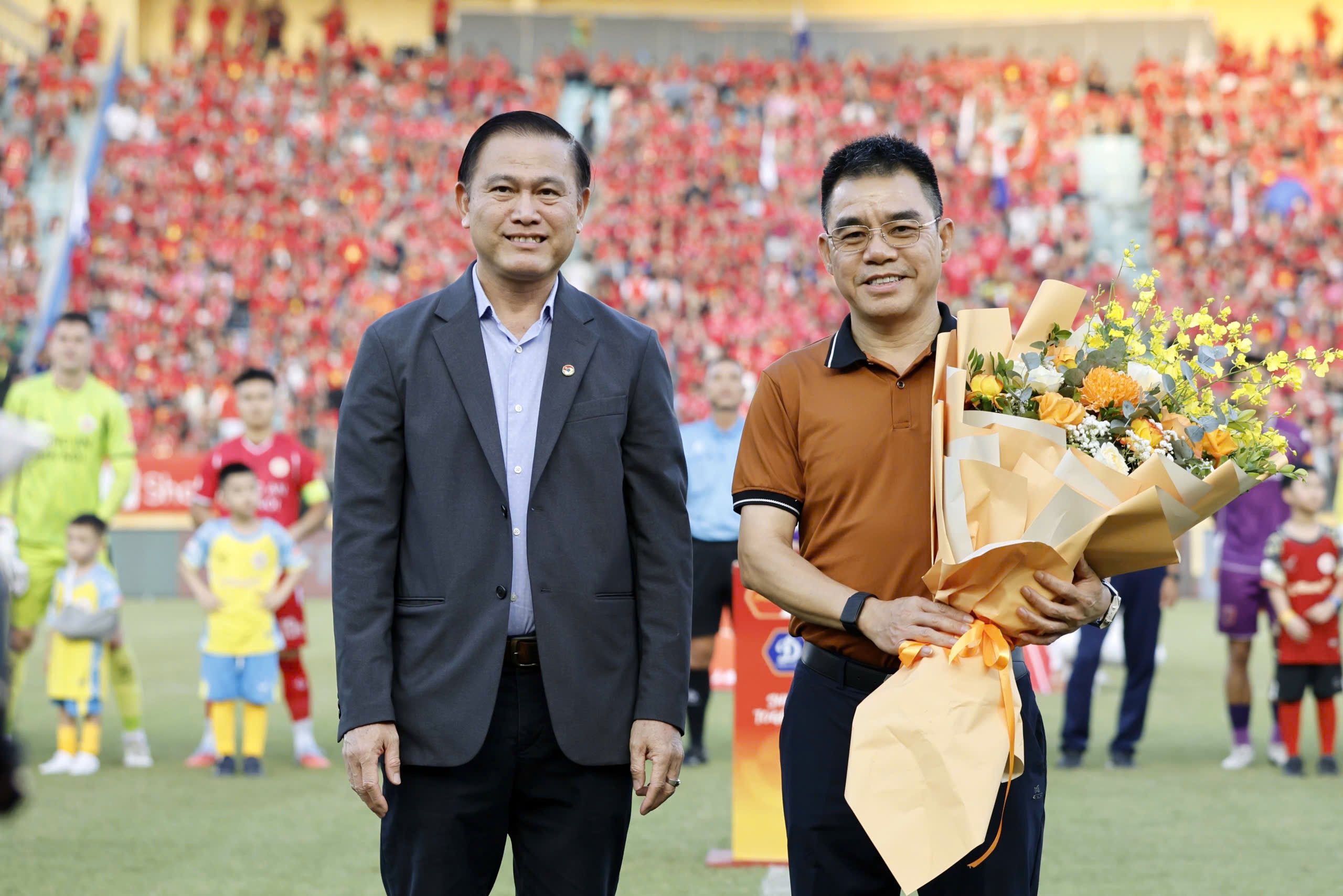 CLB Công an Hà Nội thắng thuyết phục Becamex TP HCM, đăng quang V-League hoành tráng - Ảnh 3.