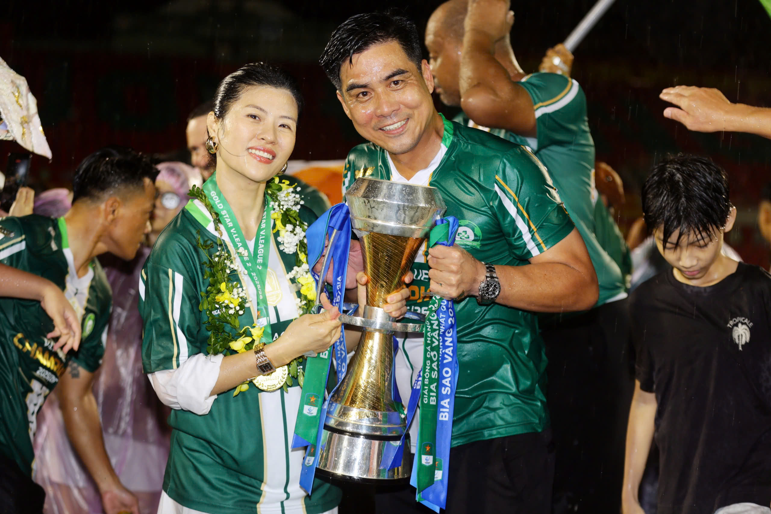 Nguyễn Việt Thắng v&agrave; hai tấm v&eacute; V-League  - Ảnh 1.