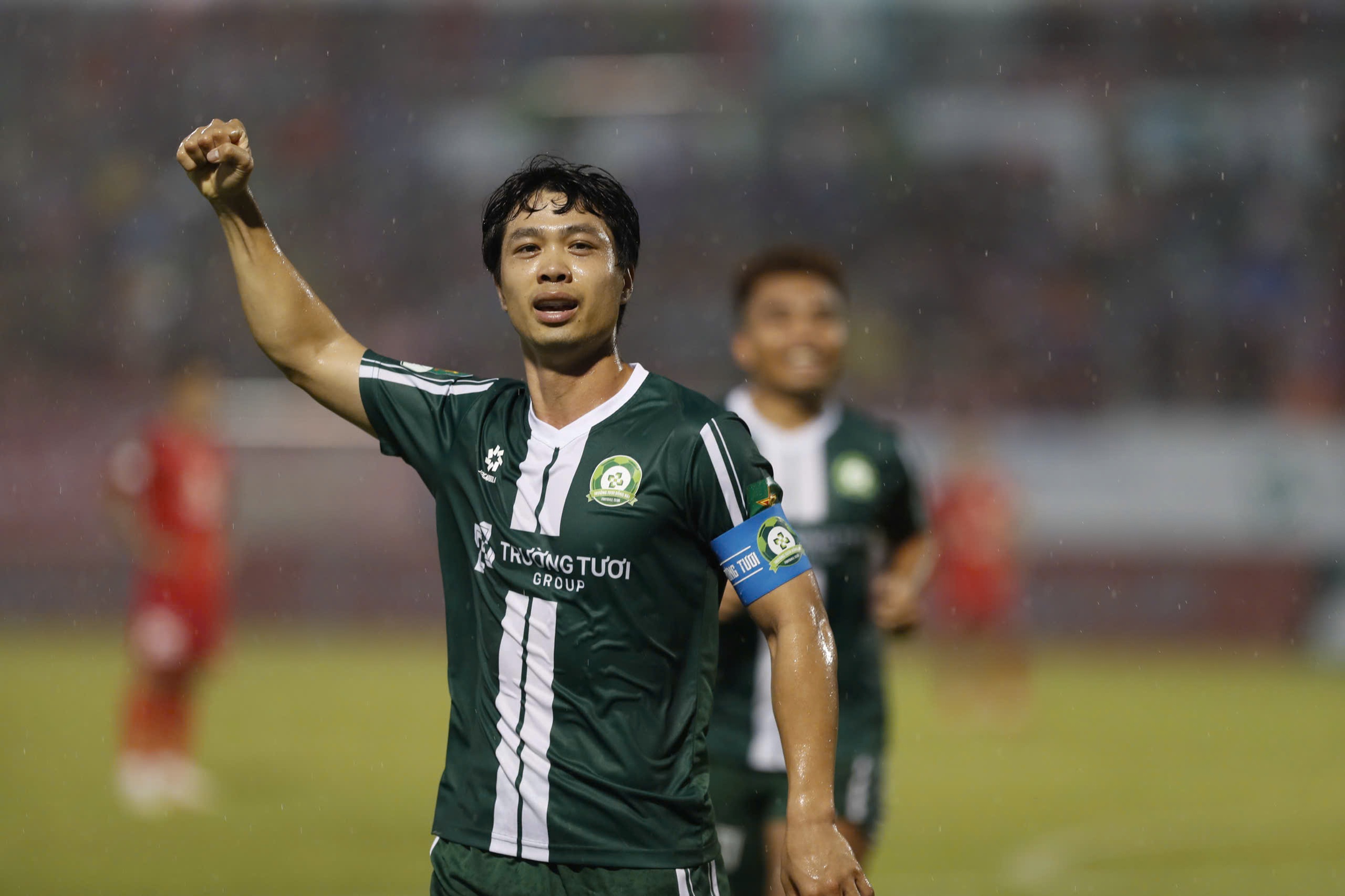Nguyễn Việt Thắng v&agrave; hai tấm v&eacute; V-League  - Ảnh 6.