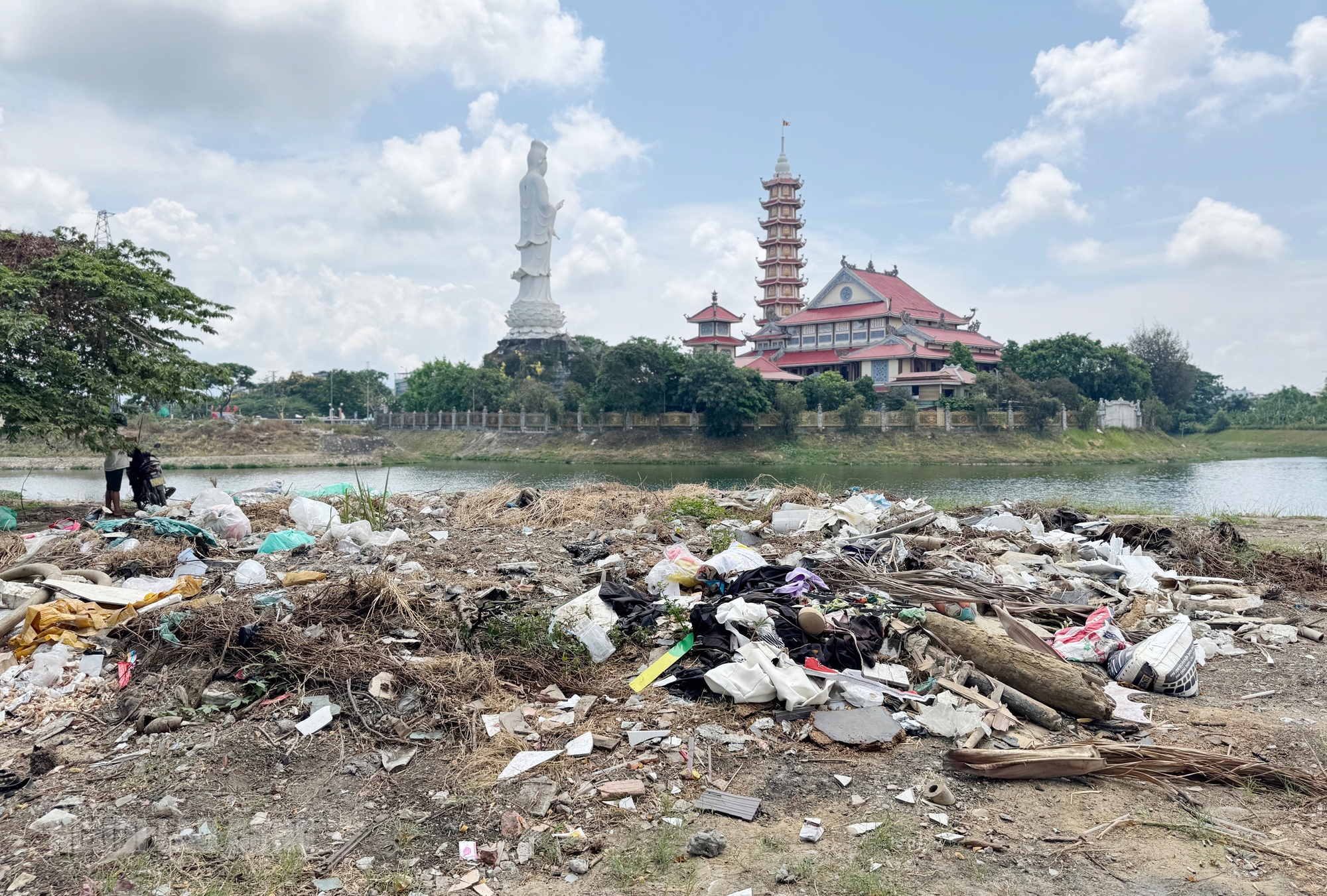 R&aacute;c thải tự ph&aacute;t Đ&agrave; Nẵng bủa v&acirc;y c&aacute;c tuyến đường g&acirc;y &ocirc; nhiễm m&ocirc;i trường - Ảnh 8.