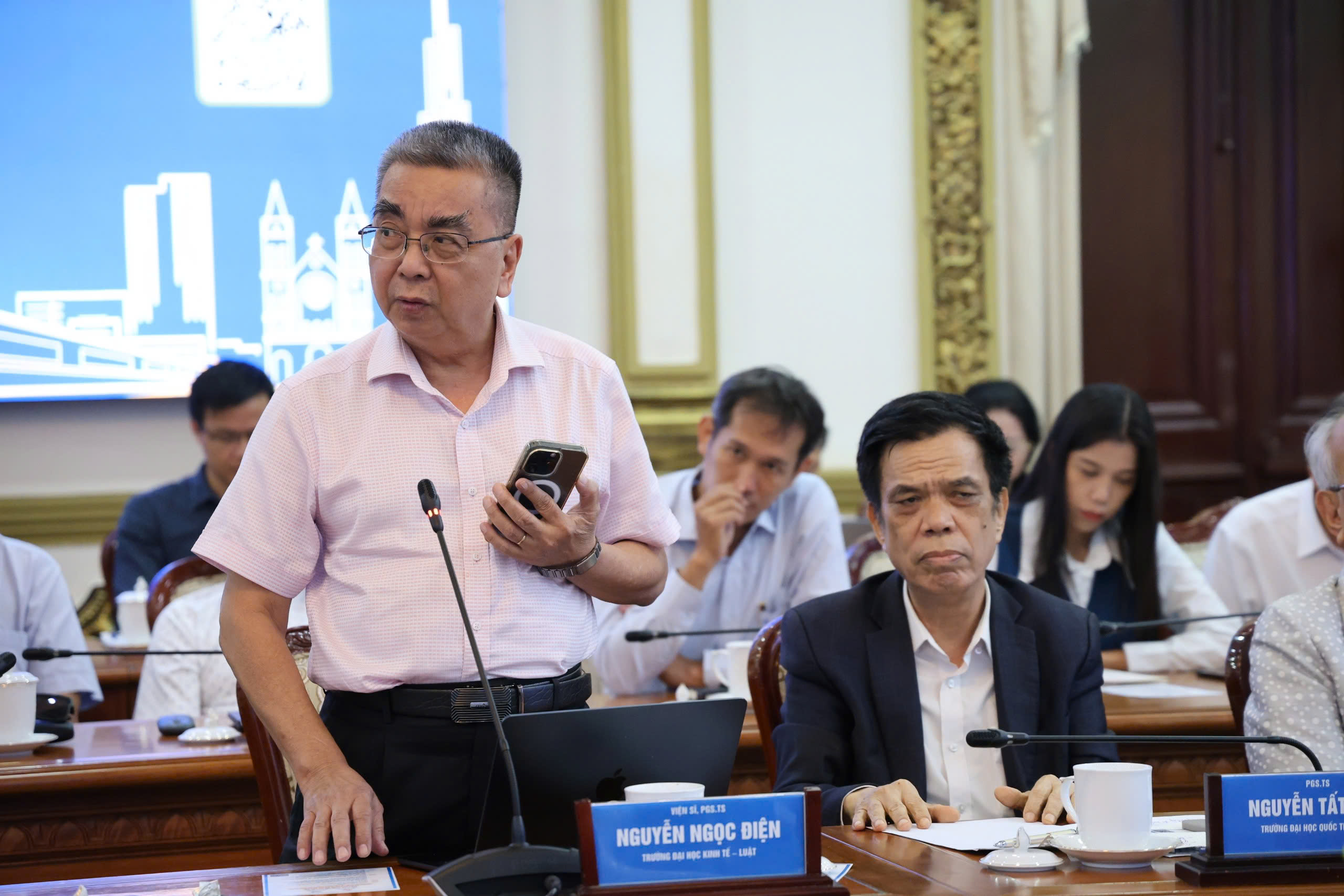 LUẬT ĐÔ THỊ ĐẶC BIỆT: MỞ ĐƯỜNG ĐỂ TP HCM BỨT PHÁ (*): Mạnh dạn trao quyền tự chủ - Ảnh 1.