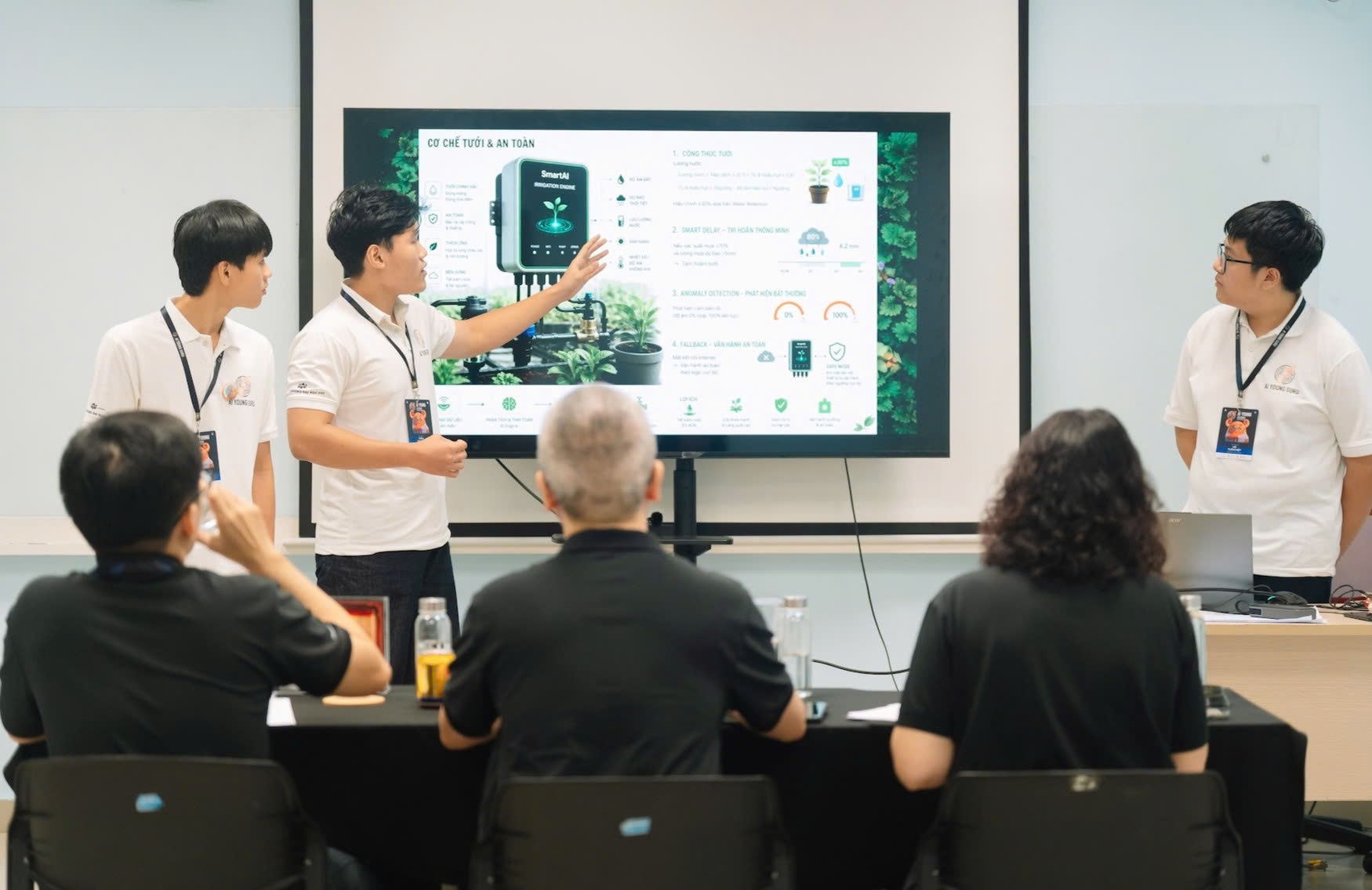 GIỮ CH&Acirc;N NH&Acirc;N LỰC CHẤT LƯỢNG CAO (*): C&aacute;ch tiếp cận mới - Ảnh 1.