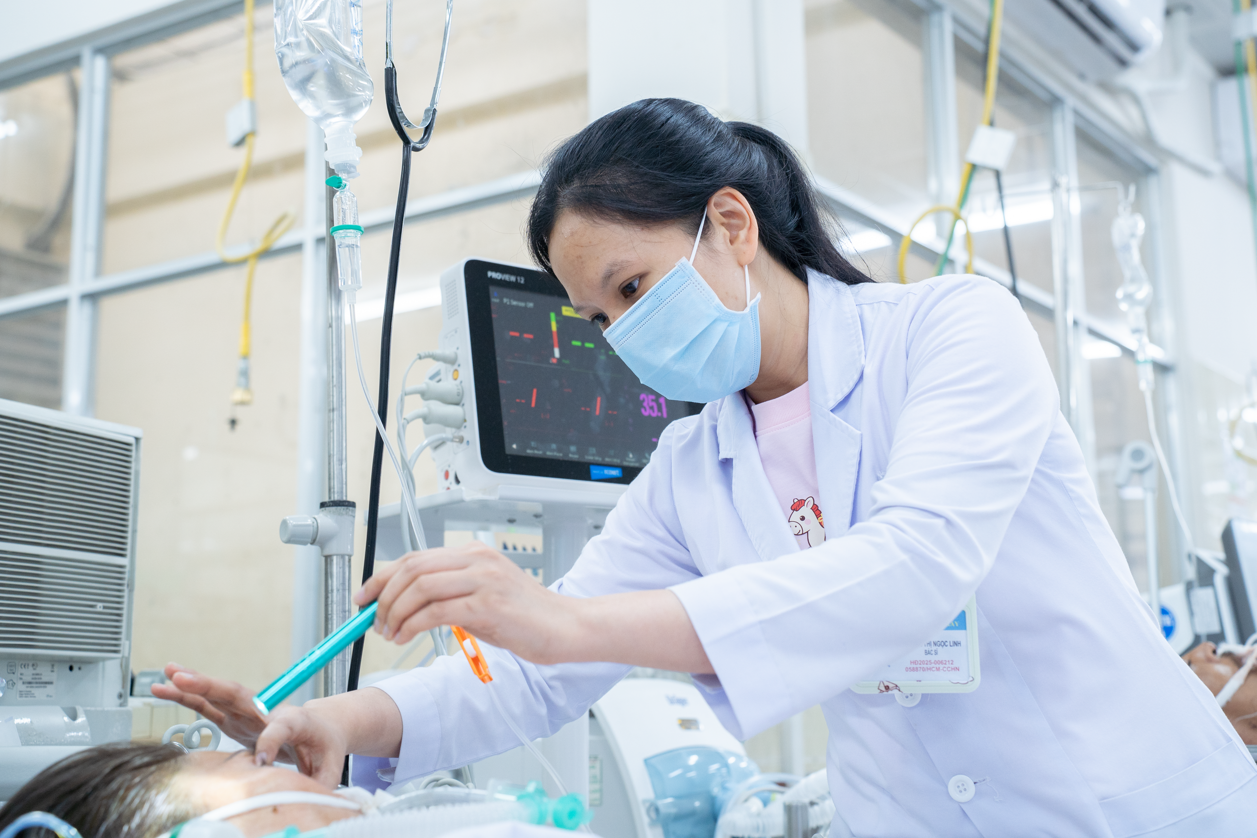 Một bệnh viện tuyến cuối tiếp nhận - Ảnh 4.