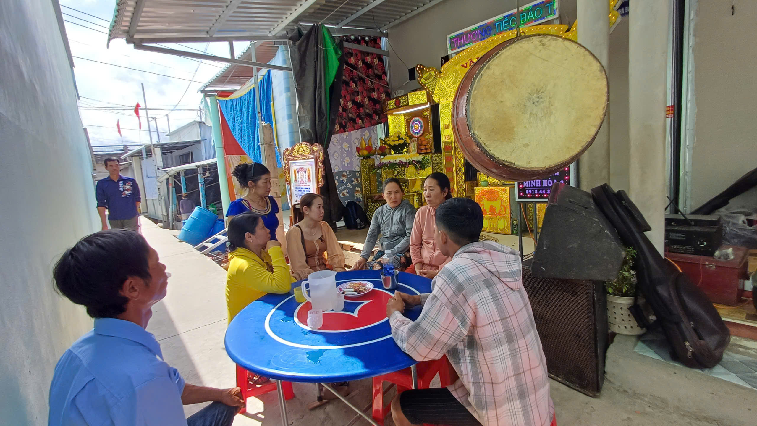 Vụ thảm án ở Tây Ninh: Cha già vượt hàng trăm km đưa con và cháu về lo hậu sự - Ảnh 3.