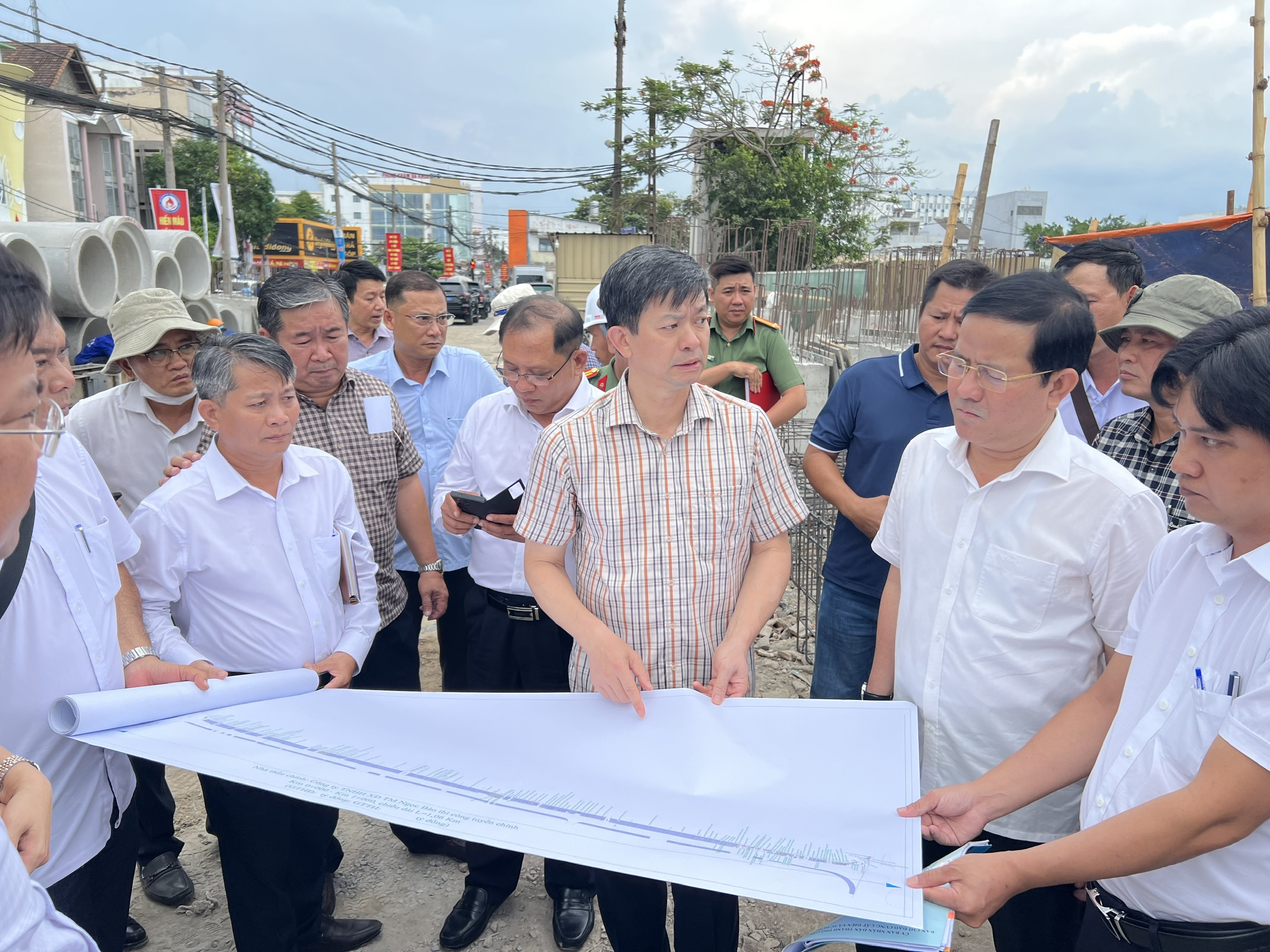 CLIP: Chỉ đạo "n&oacute;ng" của B&iacute; thư Th&agrave;nh ủy Cần Thơ khi kiểm tra dự &aacute;n 7 km hơn 7.000 tỉ đồng - Ảnh 1.