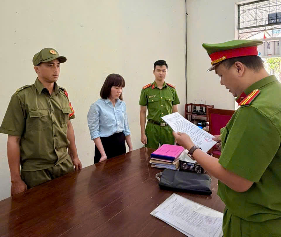 C&ocirc; g&aacute;i 30 tuổi chiếm đoạt tiền tỉ đ&atilde; ra đầu th&uacute; - Ảnh 1.