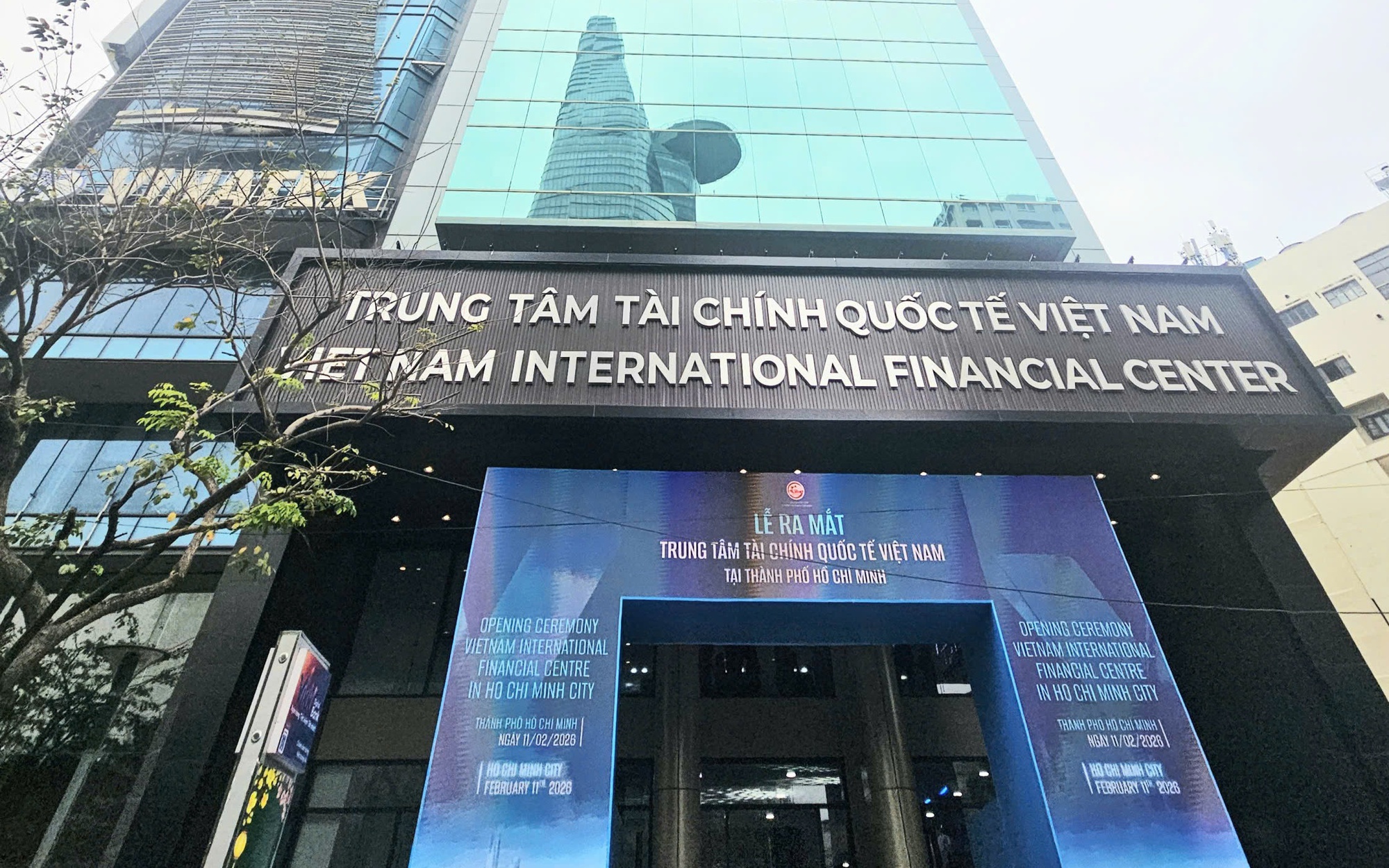 Sếp ngân hàng nói về điện sạch để hút vốn vào Trung tâm tài chính quốc tế