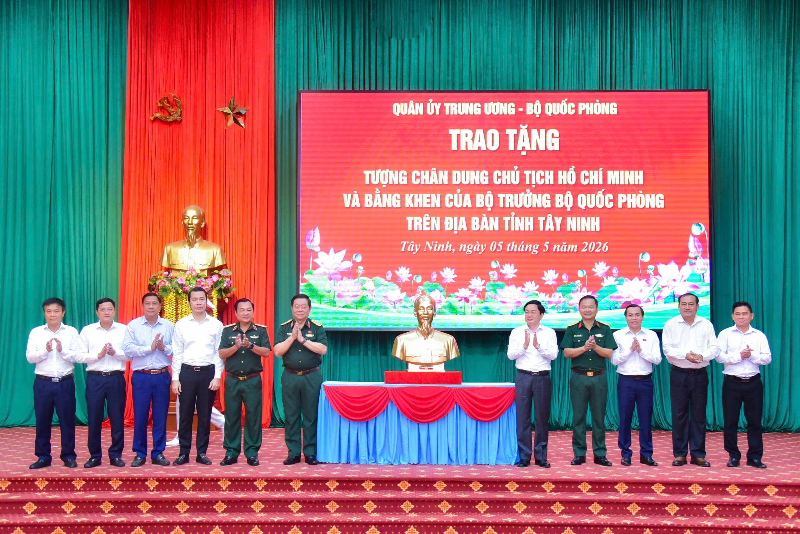 Bộ Quốc ph&ograve;ng tặng 100 tượng Chủ tịch Hồ Ch&iacute; Minh tại T&acirc;y Ninh năm 2026 - Ảnh 5.