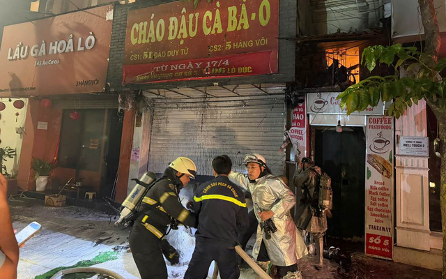 Cháy tiệm bán cháo, nhiều người được giải cứu