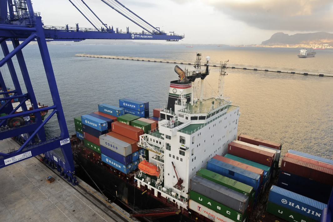 Eo biển chiến lược đối mặt sóng gió: Tầm quan trọng vượt trội mang tên Gibraltar - Ảnh 1.
