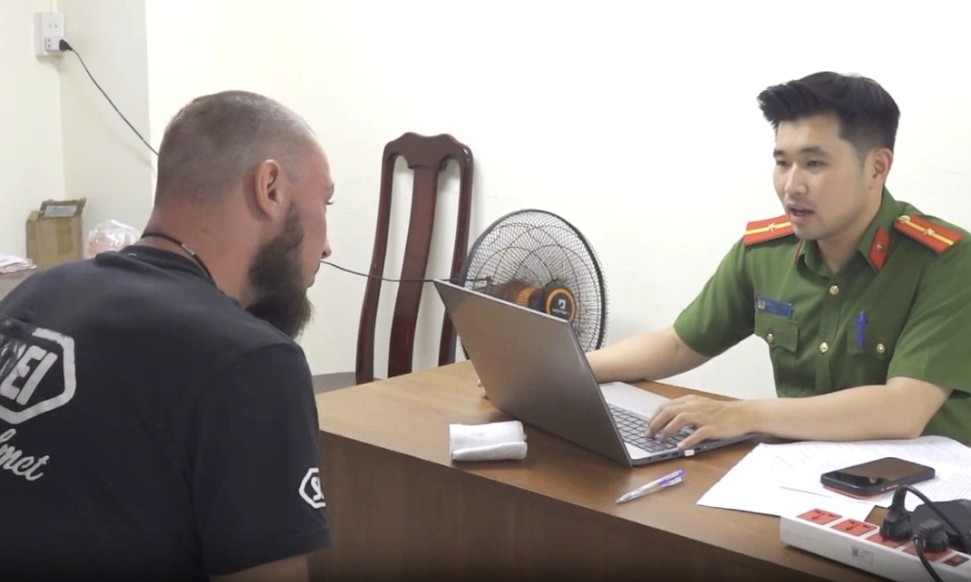 DU KHÁCH NƯỚC NGOÀI THUÊ XE MÁY TỰ LÁI: Tiềm ẩn không ít rủi ro - Ảnh 1.