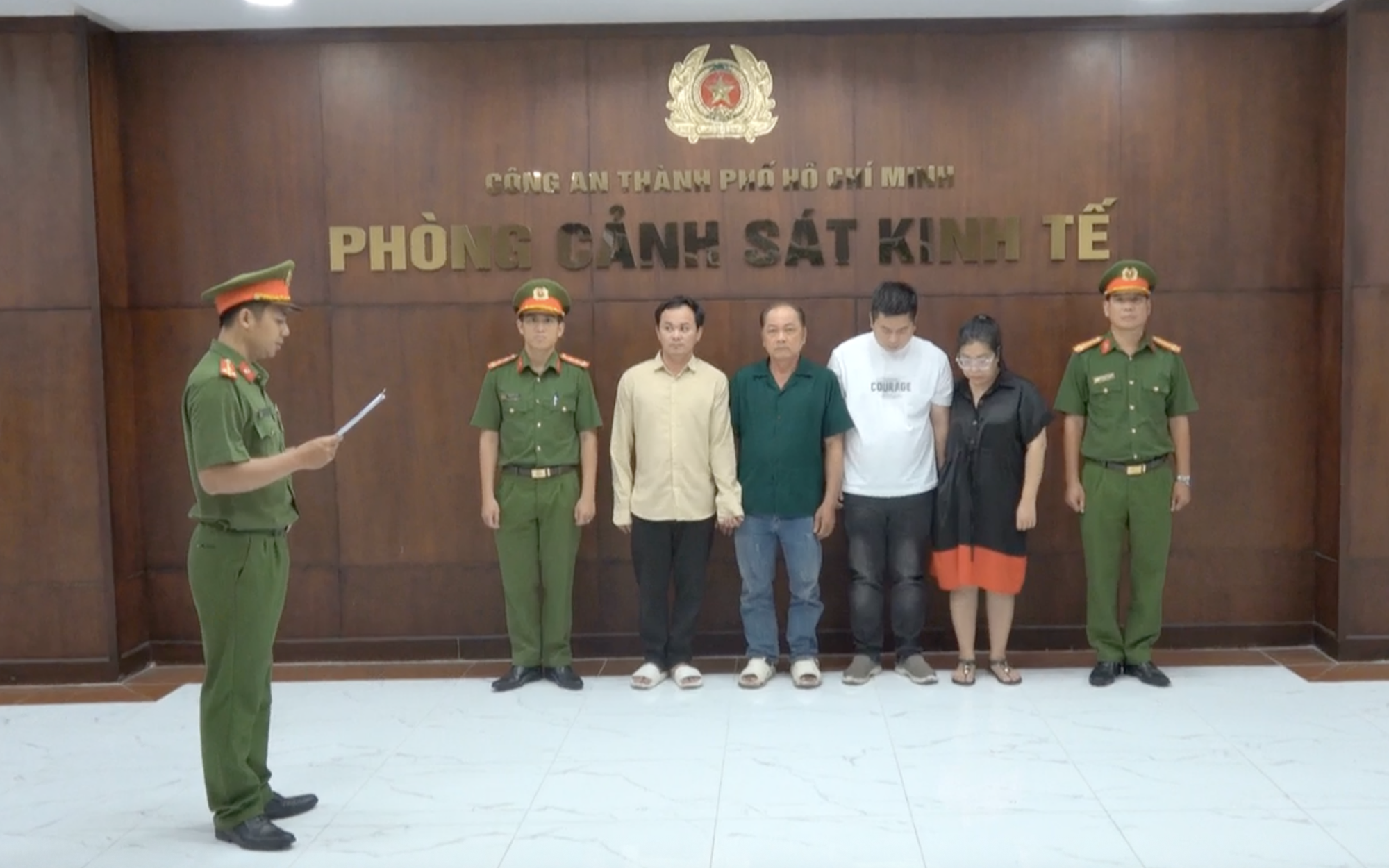 C&ocirc;ng an TPHCM bắt h&agrave;ng loạt đối tượng truy n&atilde; - Ảnh 3.