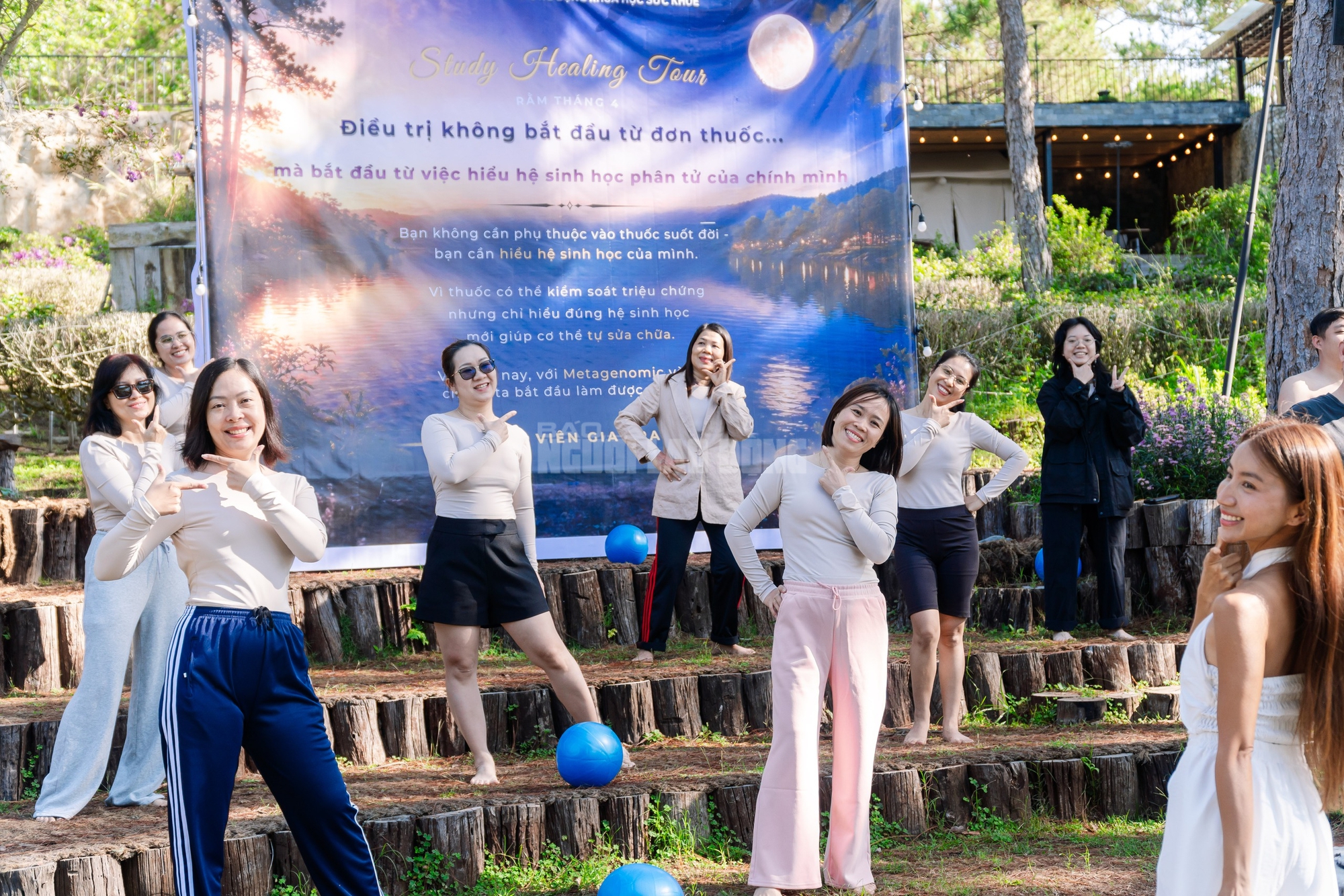 Thiền nắng, tắm trăng: Những liệu pháp chữa lành không nằm trong tủ thuốc - Ảnh 3.