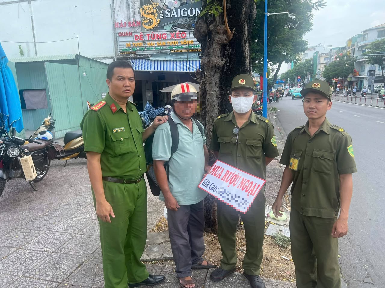 Nam thanh niên ở TPHCM bị công an 1,5 triệu đồng, hết chối cãi - Ảnh 4.