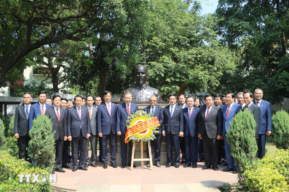 Tổng B&iacute; thư, Chủ tịch nước T&ocirc; L&acirc;m tưởng niệm L&atilde;nh tụ Mahatma Gandhi v&agrave; Chủ tịch Hồ Ch&iacute; Minh - Ảnh 3.
