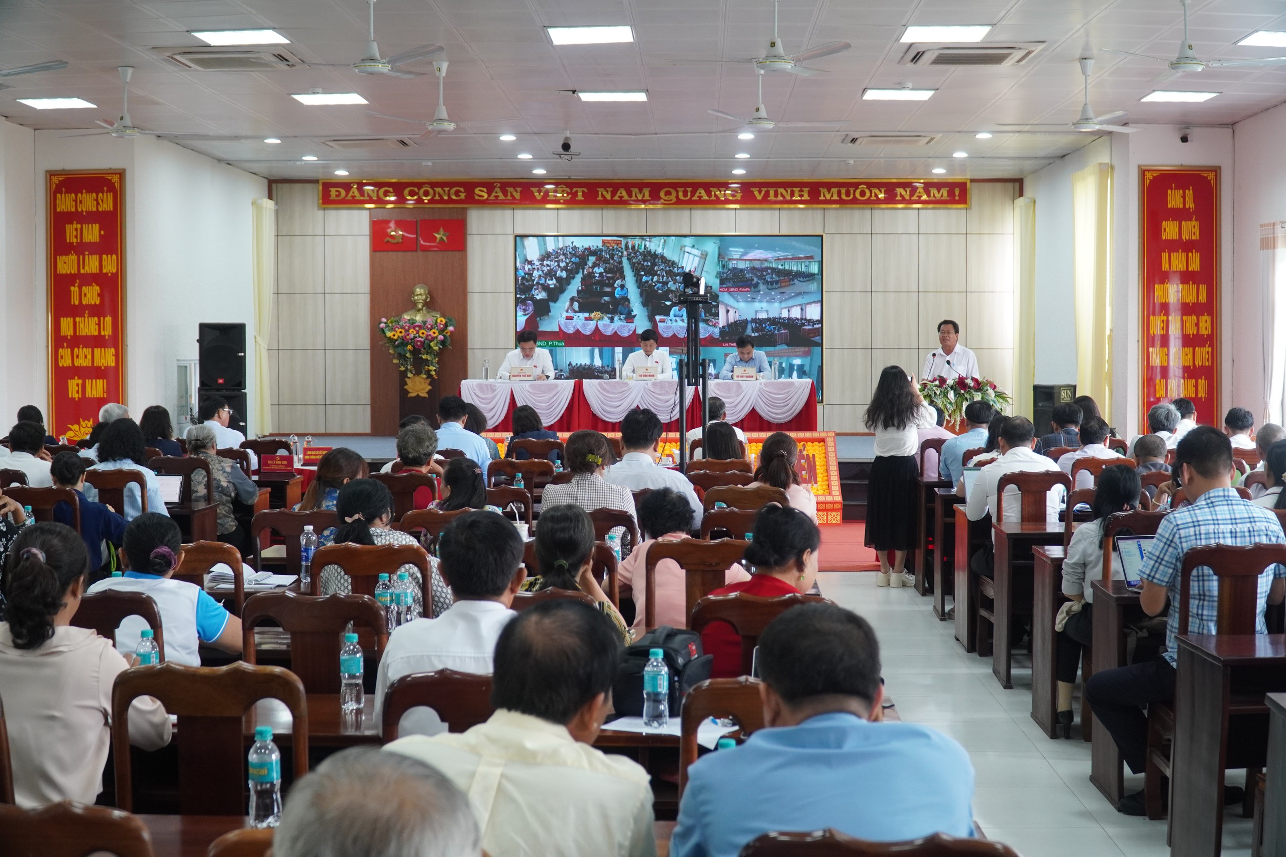 Cử tri TPHCM phản ánh vướng mắc hạ tầng , nhà ở và môi trường năm 2026 - Ảnh 1.