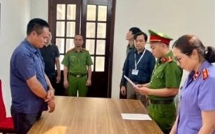 Bắt một cựu cán bộ địa chính