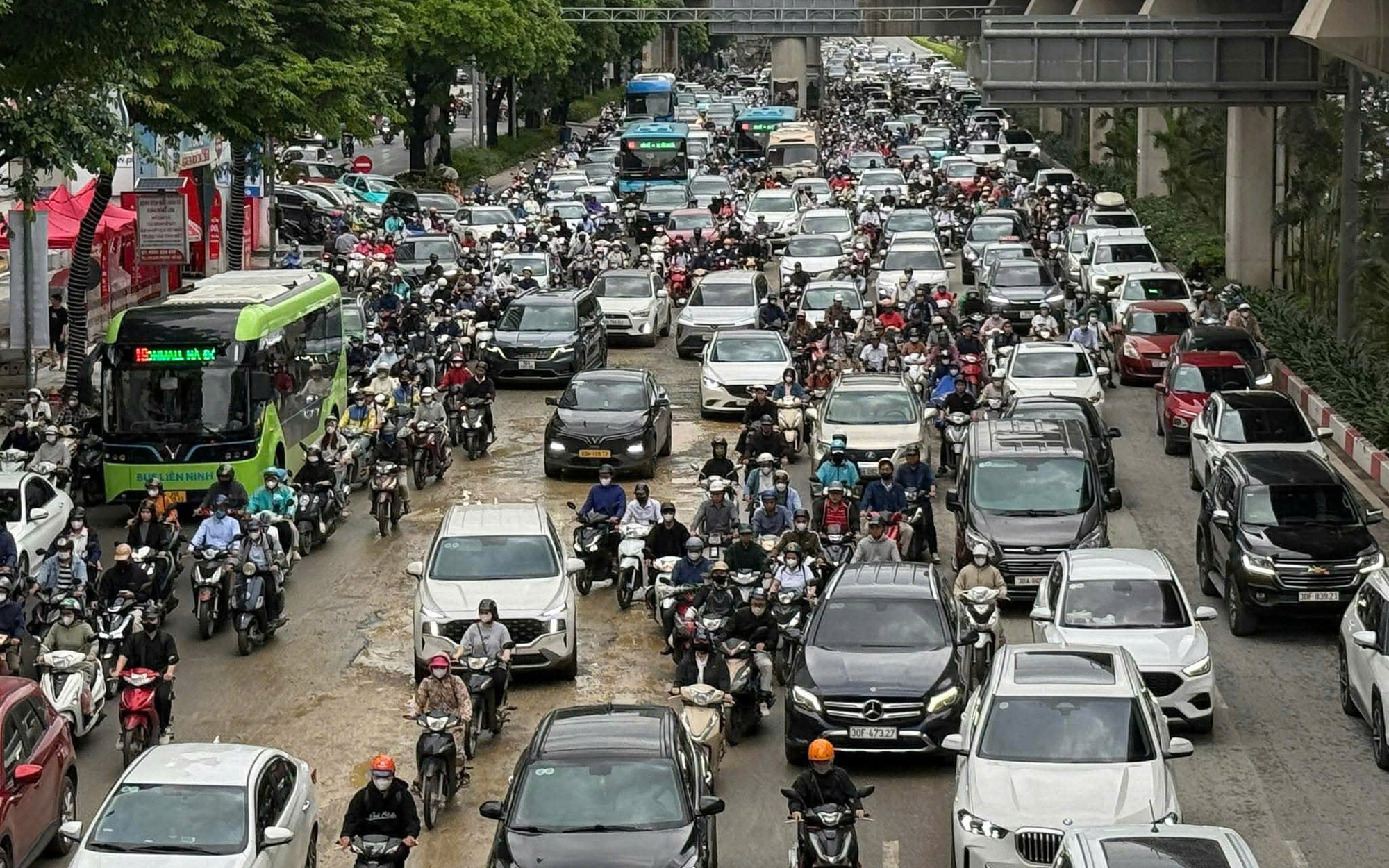 Vùng phát thải thấp ở Hà Nội: Người dân đi lại ra sao?