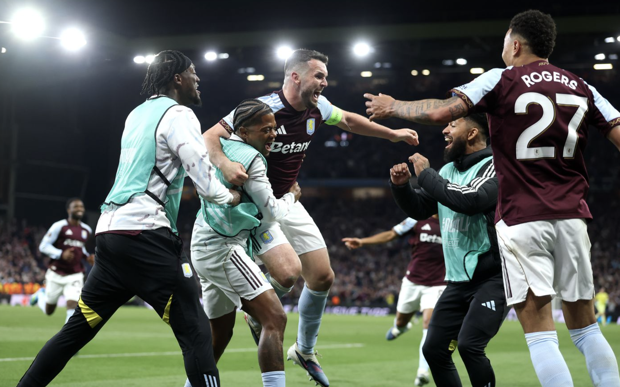 Aston Villa đại thắng Nottingham Forest, vào chung kết Europa League sau 44 năm