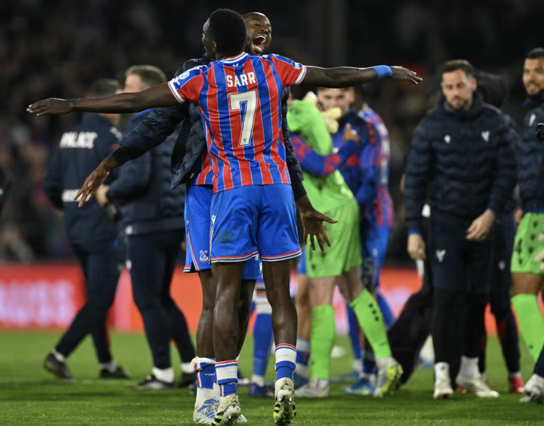 Crystal Palace lần đầu vào chung kết cúp châu Âu, bóng đá Anh lập kỳ tích - Ảnh 7.