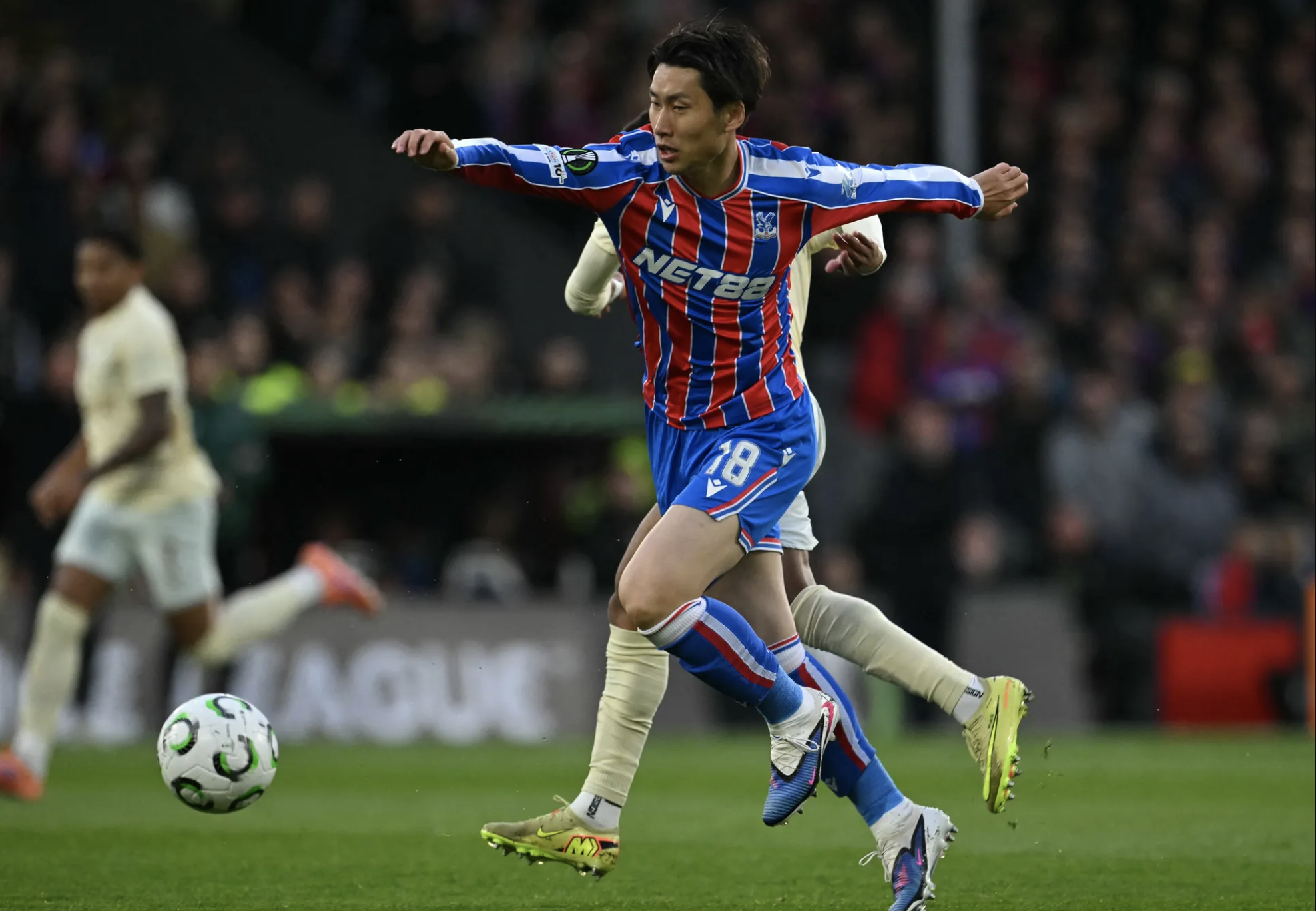 Crystal Palace lần đầu vào chung kết cúp châu Âu, bóng đá Anh lập kỳ tích - Ảnh 2.