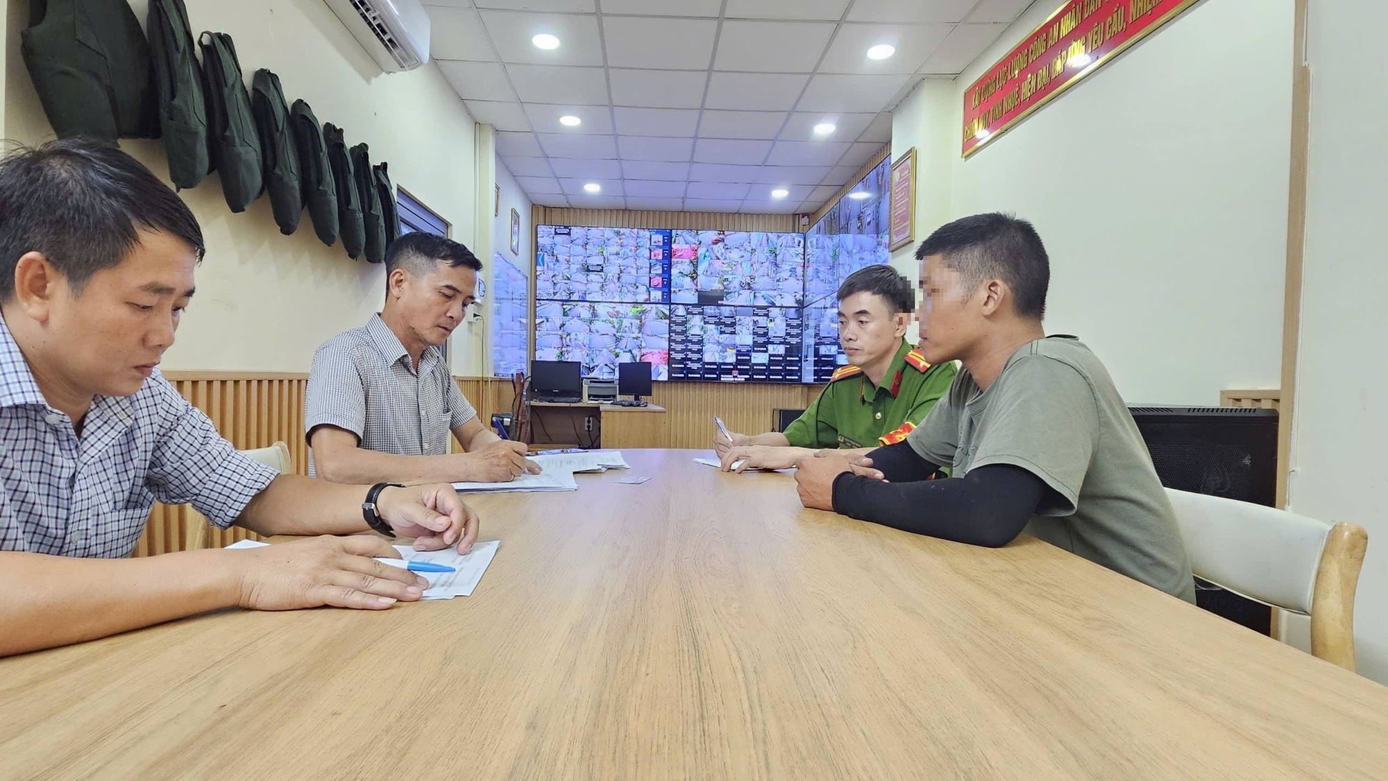 Nam thanh niên ở TPHCM bị công an 1,5 triệu đồng, hết chối cãi - Ảnh 3.