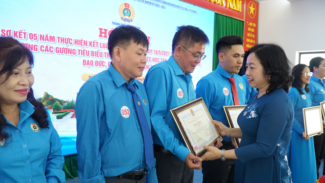 Học B&aacute;c về tinh thần tr&aacute;ch nhiệm, sẻ chia - Ảnh 1.