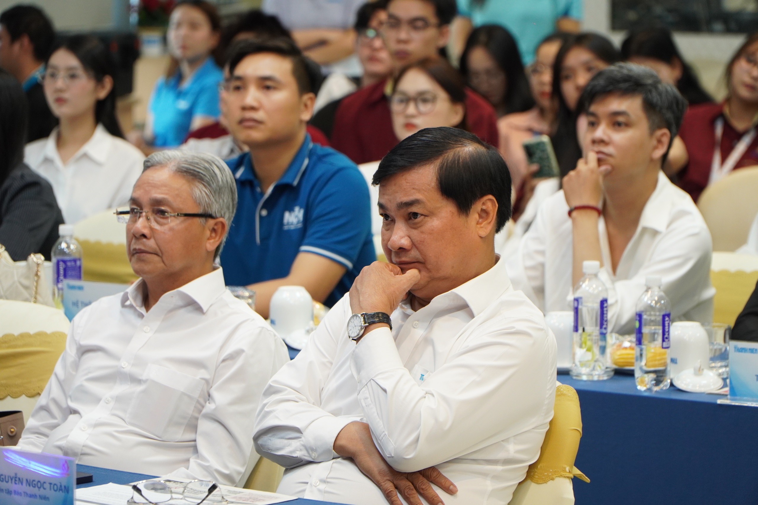 Hoa hậu Lương Th&ugrave;y Linh l&agrave;m gi&aacute;m khảo Cuộc thi Sống đẹp của b&aacute;o Thanh Ni&ecirc;n - Ảnh 9.