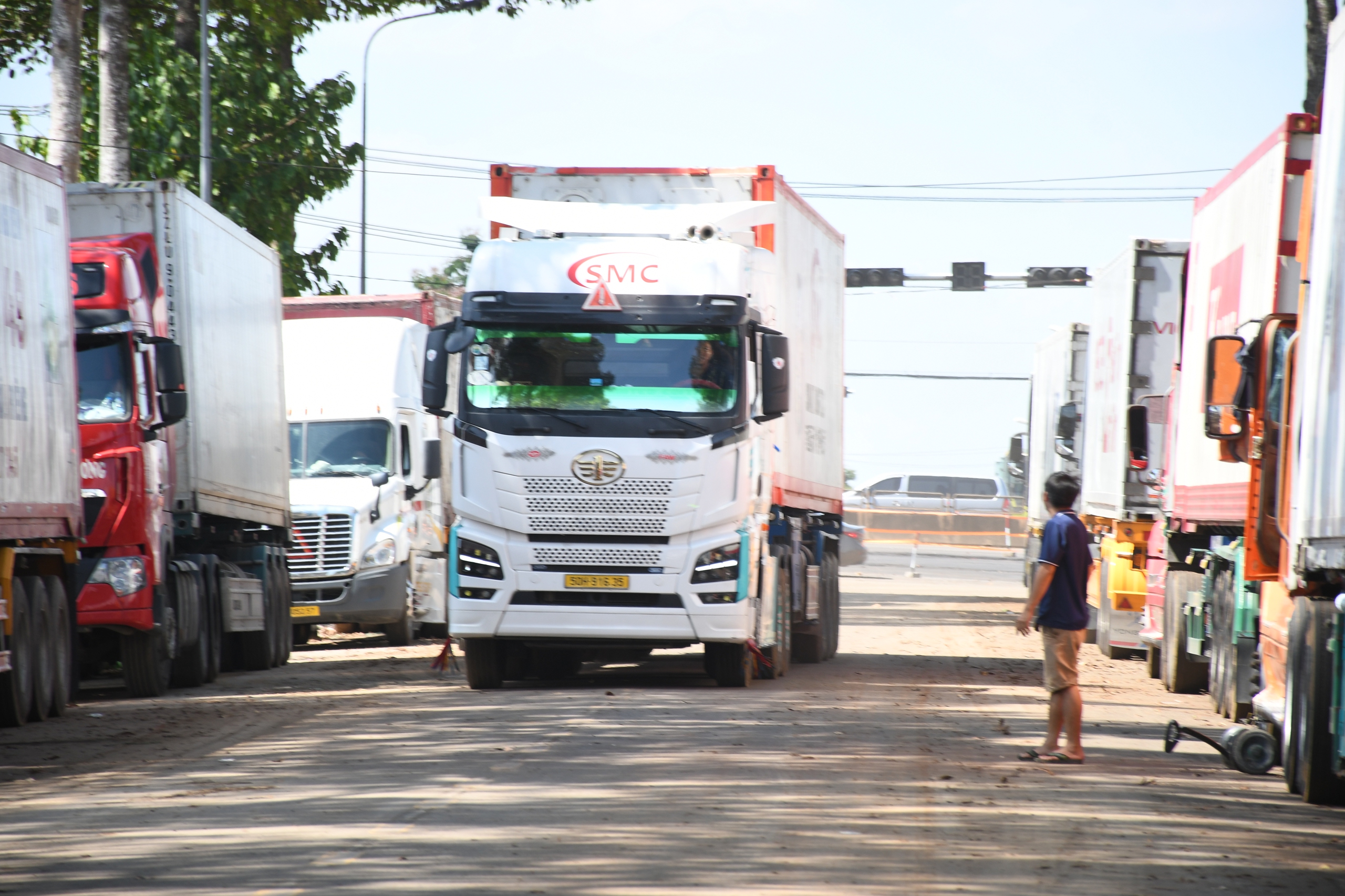 Vụ h&agrave;ng trăm container sầu ri&ecirc;ng đậu k&iacute;n đường: H&igrave;nh ảnh sau chỉ đạo của Chủ tịch Th&agrave;nh phố Đồng Nai - Ảnh 6.