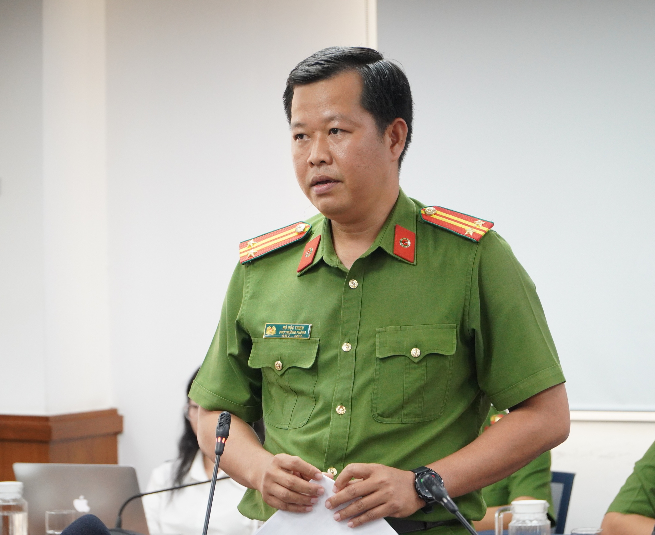 Giải pháp dẹp loạn vỉa hè nhưng không triệt tiêu sinh kế người dân của Công an TPHCM - Ảnh 1.