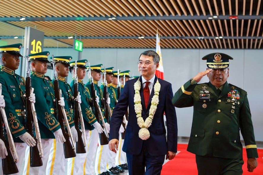 Thủ tướng Lê Minh Hưng đến Philippines dự Hội nghị Cấp cao ASEAN - Ảnh 1.